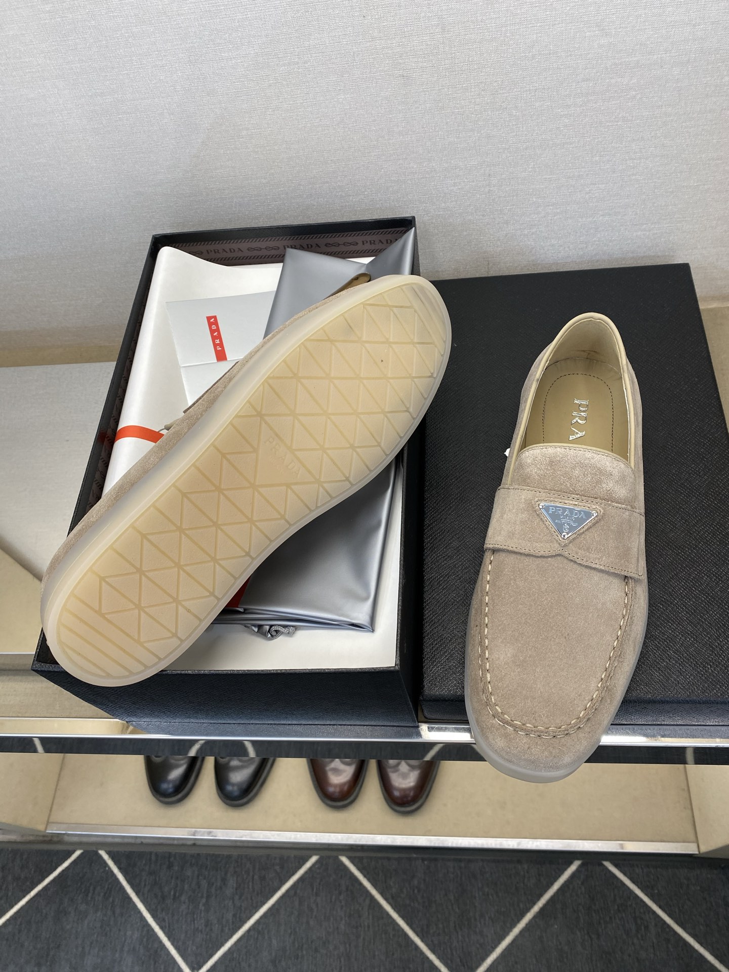 ⚠️【PRA*】⚠️高品质,四季款⚠️男士休闲款正码:39一44(5-10) (黑、兰、灰、杏)⚠️经 ⚠️【PRA*】⚠️高品质,四季款⚠️男士休闲款正码:39一44(5-10) (黑、兰、灰、杏)⚠️经