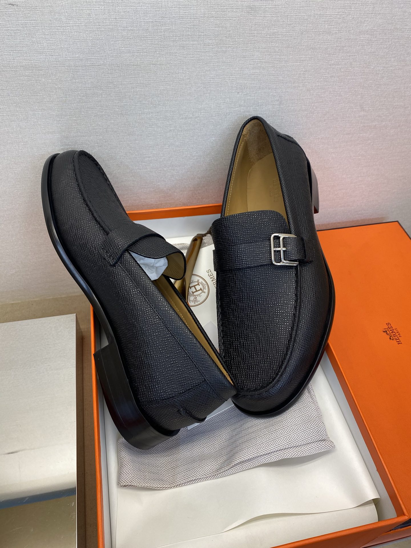 ⚠️【HMS＊】⚠️高品质，顶尖工艺品⚠️男士时尚经典乐福鞋⚠️正码：39－44(6.5一9）⚠️经典乐