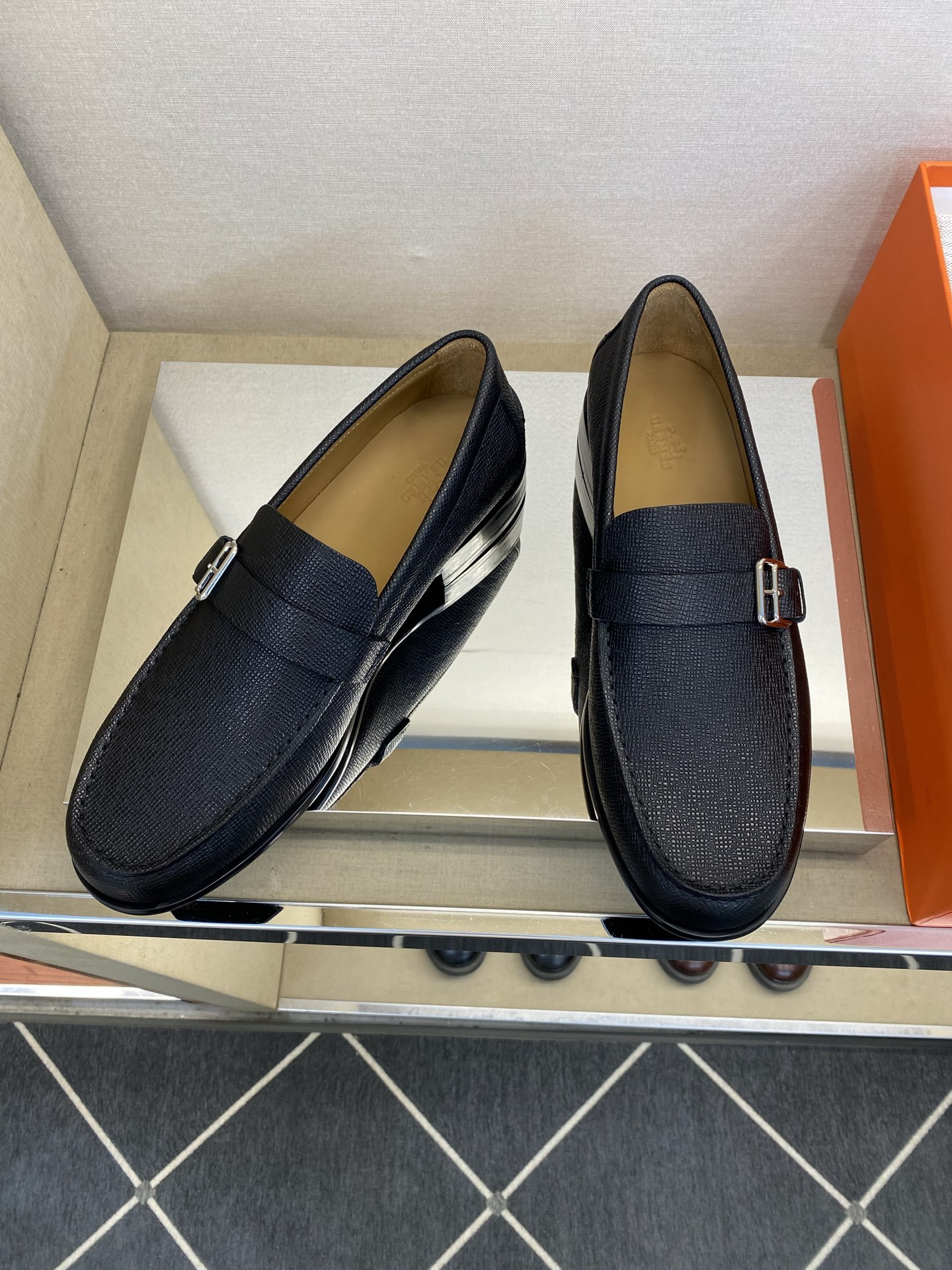 ⚠️【HMS＊】⚠️高品质，顶尖工艺品⚠️男士时尚经典乐福鞋⚠️正码：39－44(6.5一9）⚠️经典乐