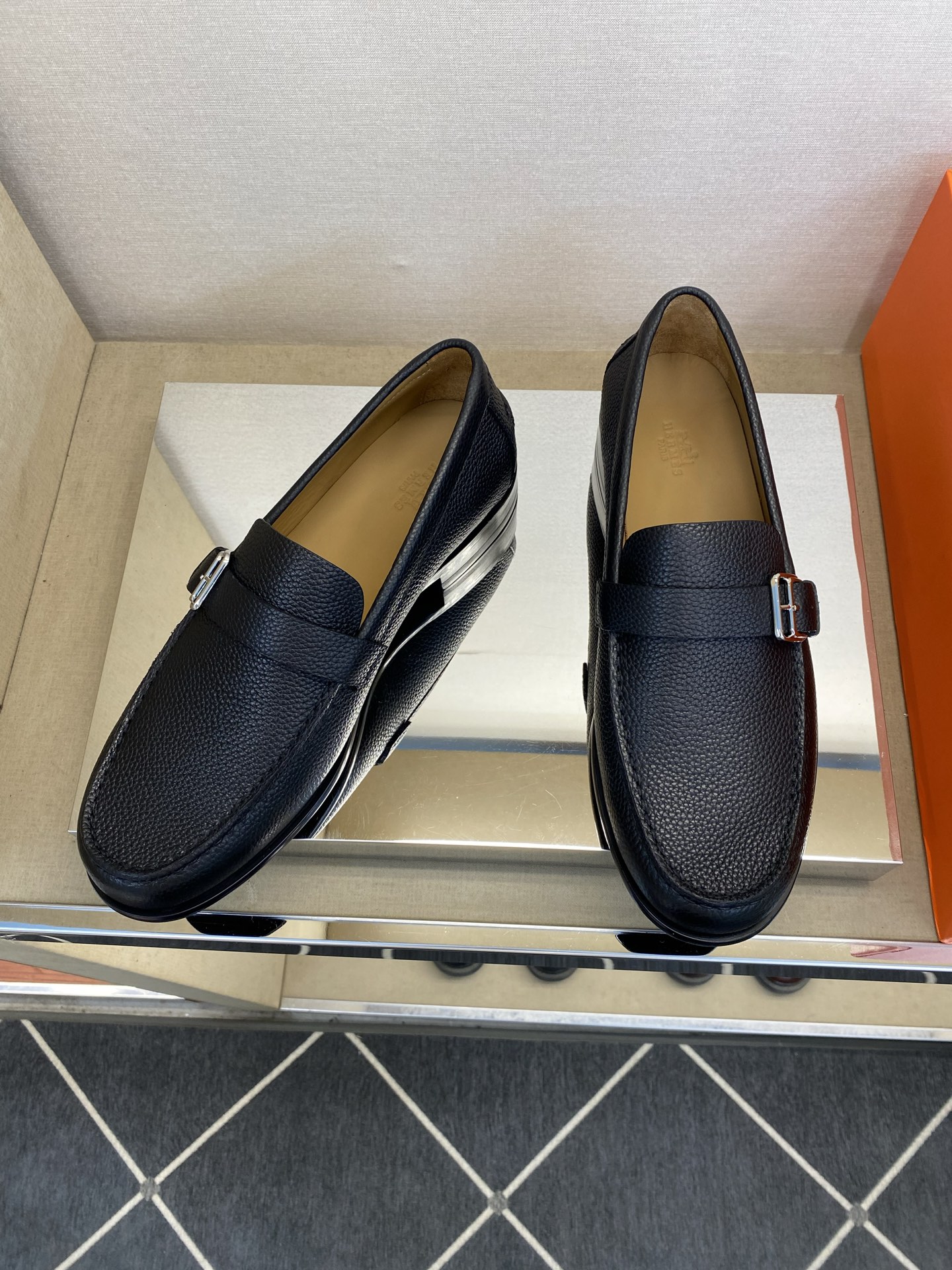 ⚠️【HMS＊】⚠️高品质，顶尖工艺品⚠️男士时尚经典乐福鞋⚠️正码：39－44(6.5一9）⚠️经典乐