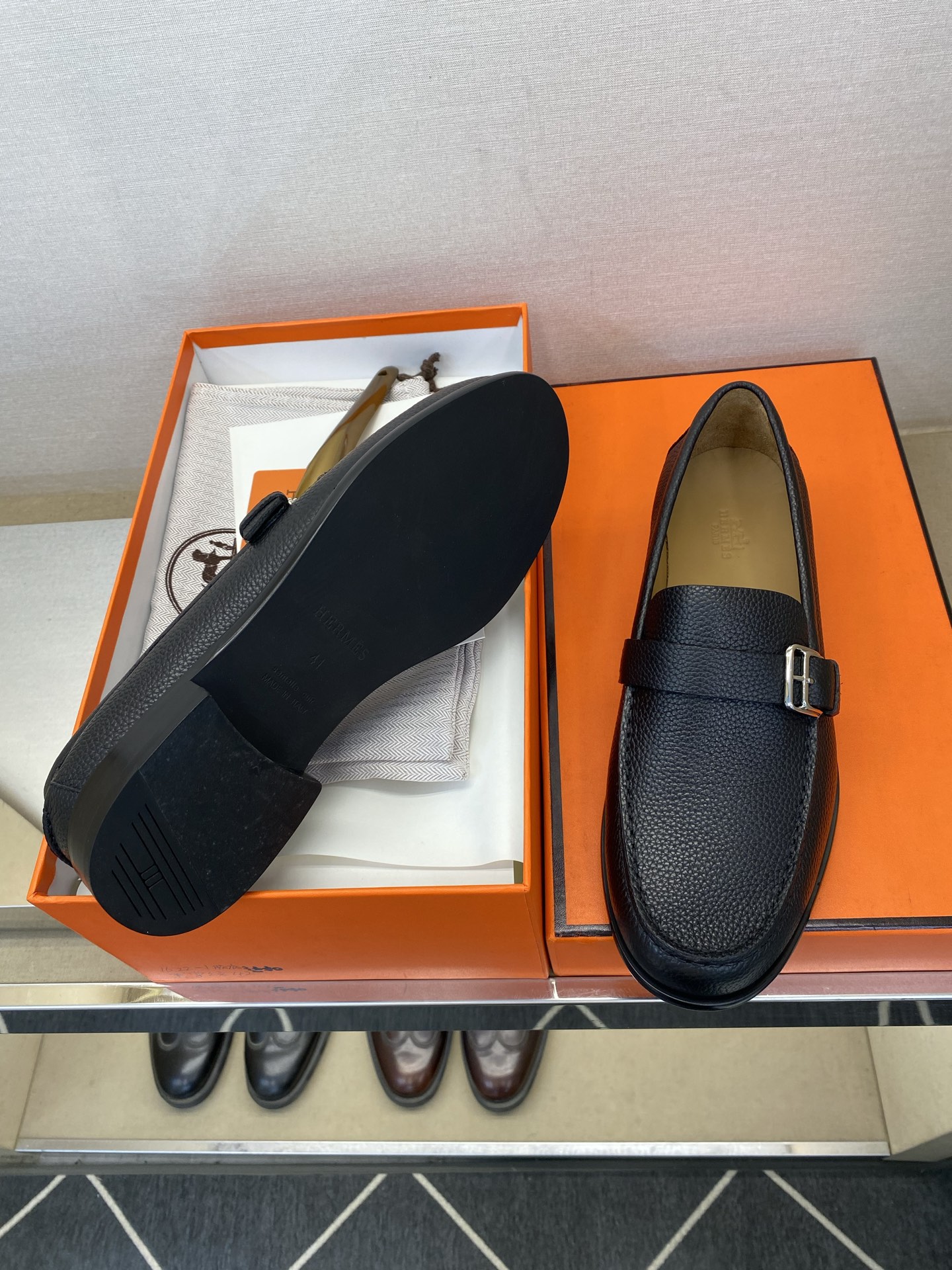⚠️【HMS＊】⚠️高品质，顶尖工艺品⚠️男士时尚经典乐福鞋⚠️正码：39－44(6.5一9）⚠️经典乐