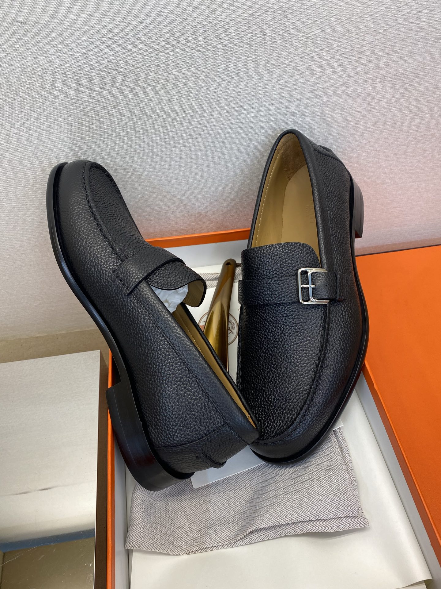 ⚠️【HMS＊】⚠️高品质，顶尖工艺品⚠️男士时尚经典乐福鞋⚠️正码：39－44(6.5一9）⚠️经典乐