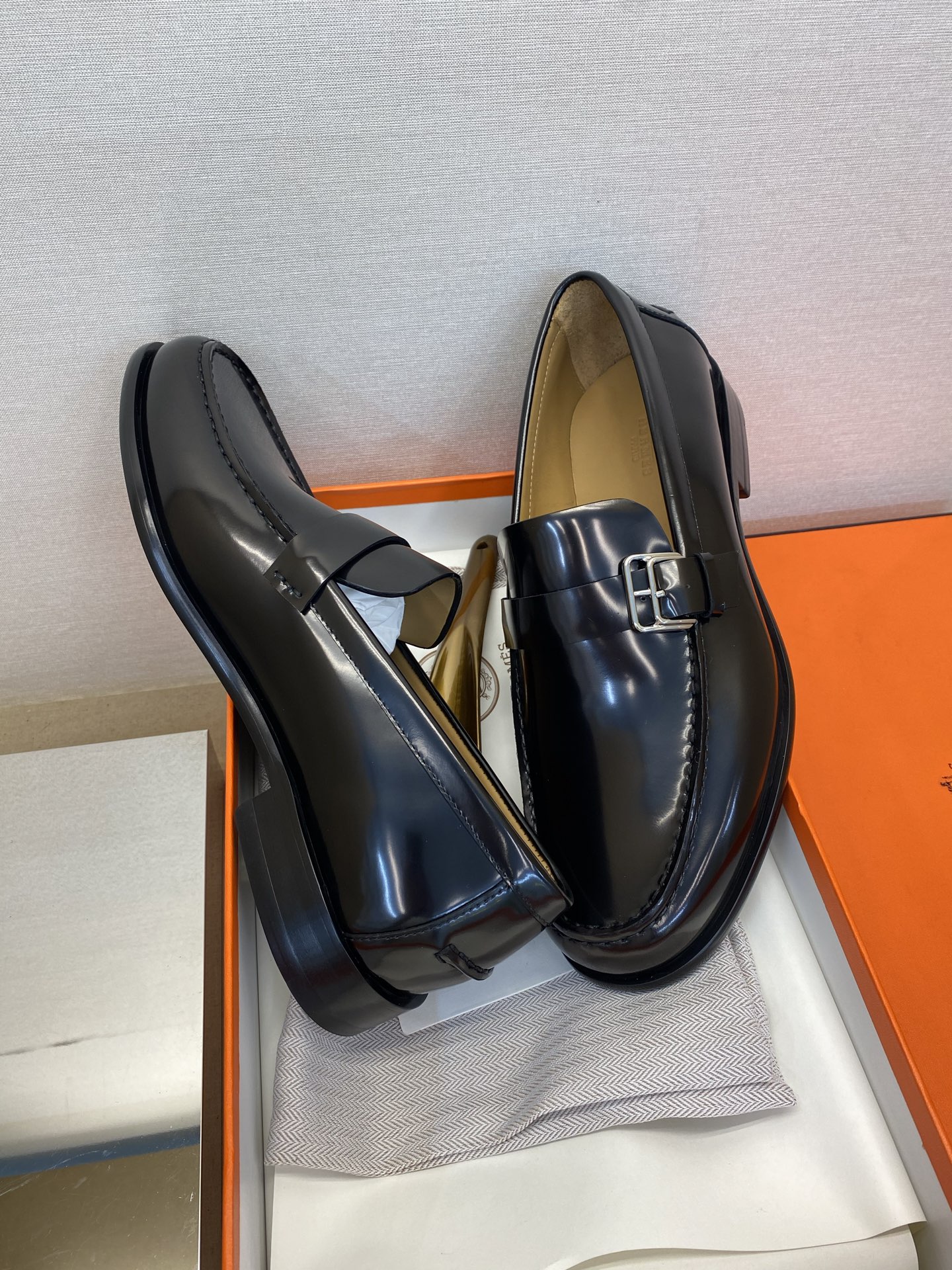 ⚠️【HMS＊】⚠️高品质，顶尖工艺品⚠️男士时尚经典乐福鞋⚠️正码：39－44(6.5一9）⚠️经典乐