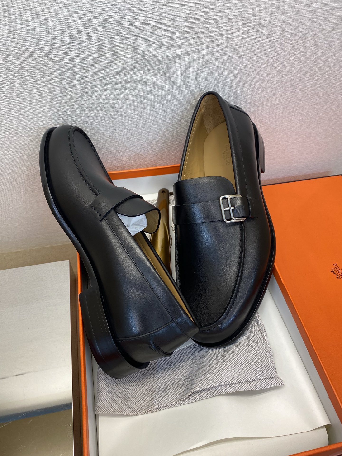⚠️【HMS＊】⚠️高品质，顶尖工艺品⚠️男士时尚经典乐福鞋⚠️正码：39－44(6.5一9）⚠️经典乐