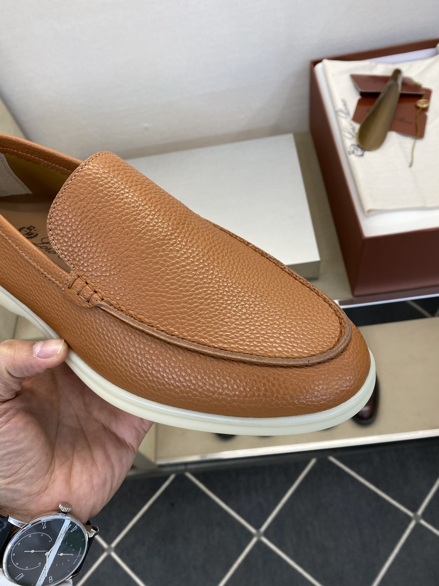 ⚠️【Loro Piana】⚠️男士轻便款⚠️正码:39一44,45,46定做⚠️高端🐂货!时尚高光款 ⚠️【Loro Piana】⚠️男士轻便款⚠️正码:39一44,45,46定做⚠️高端🐂货!时尚高光款