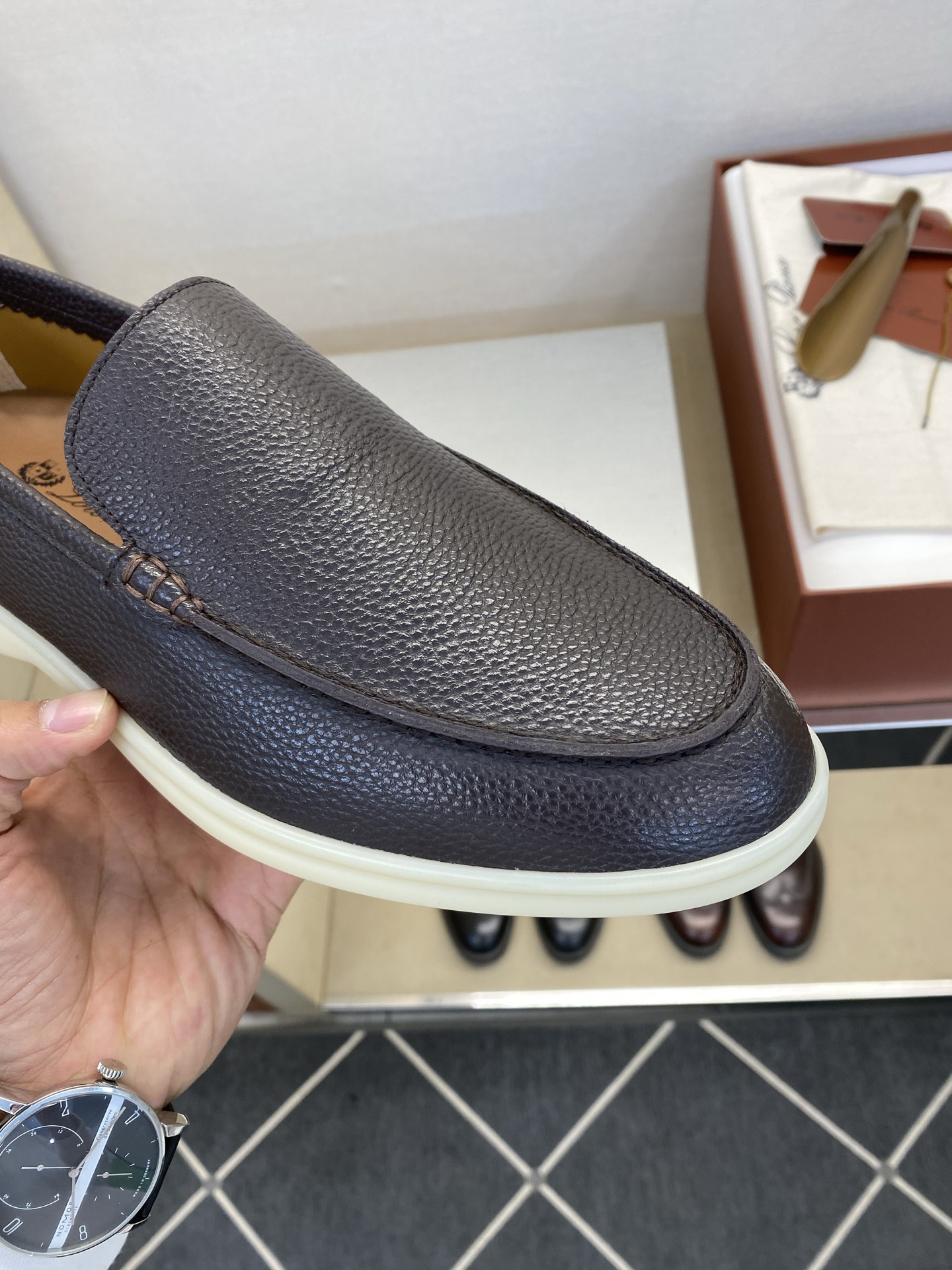 ⚠️【Loro Piana】⚠️男士轻便款⚠️正码:39一44,45,46定做⚠️高端🐂货!时尚高光款 ⚠️【Loro Piana】⚠️男士轻便款⚠️正码:39一44,45,46定做⚠️高端🐂货!时尚高光款