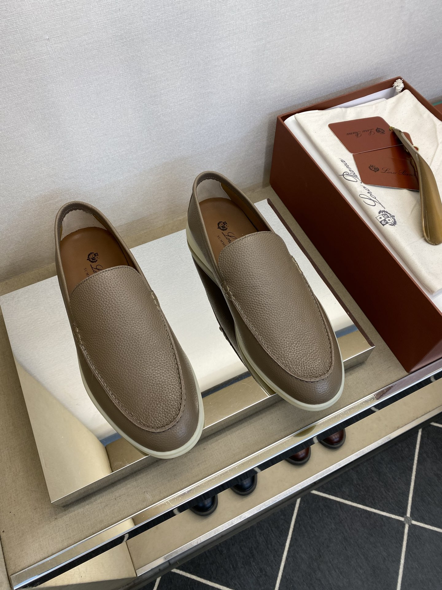 ⚠️【Loro  Piana】⚠️男士轻便款⚠️正码：39一44，45，46定做⚠️高端🐂货！时尚高光款