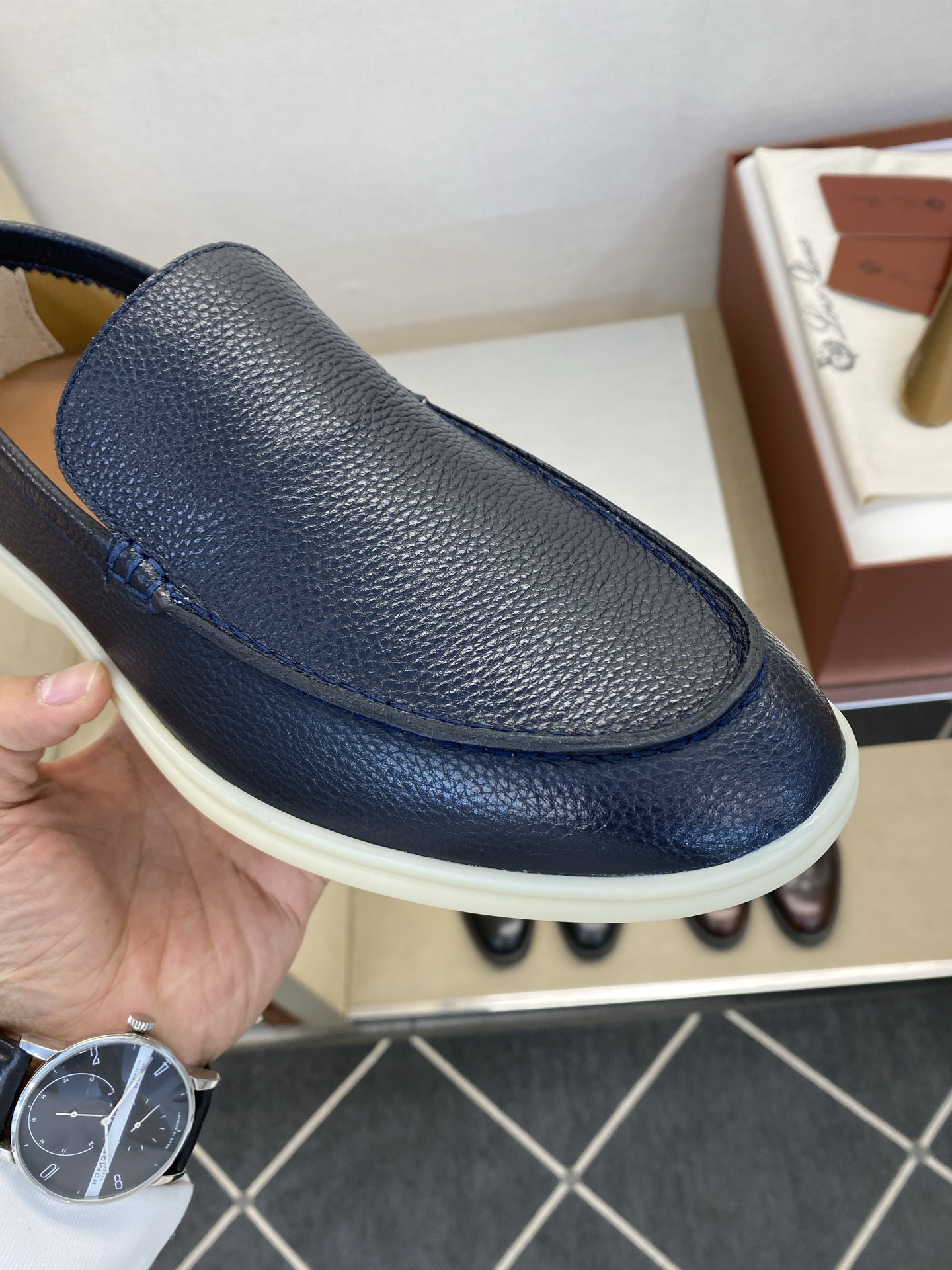 ⚠️【Loro Piana】⚠️男士轻便款⚠️正码:39一44,45,46定做⚠️高端🐂货!时尚高光款 ⚠️【Loro Piana】⚠️男士轻便款⚠️正码:39一44,45,46定做⚠️高端🐂货!时尚高光款