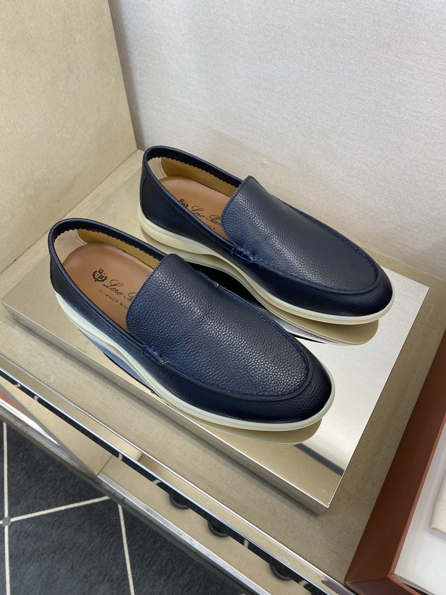 ⚠️【Loro Piana】⚠️男士轻便款⚠️正码:39一44,45,46定做⚠️高端🐂货!时尚高光款 ⚠️【Loro Piana】⚠️男士轻便款⚠️正码:39一44,45,46定做⚠️高端🐂货!时尚高光款