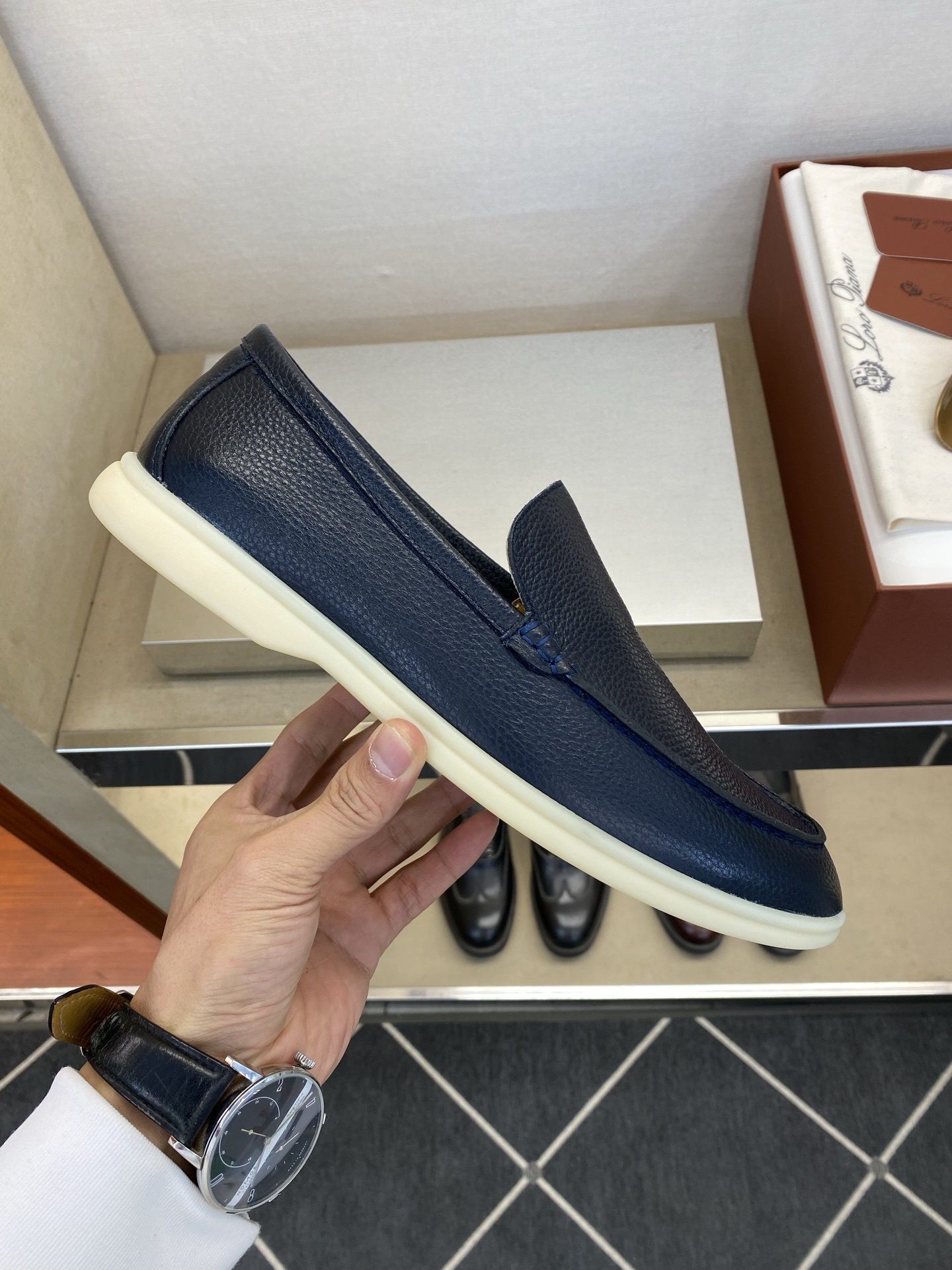 ⚠️【Loro Piana】⚠️男士轻便款⚠️正码:39一44,45,46定做⚠️高端🐂货!时尚高光款 ⚠️【Loro Piana】⚠️男士轻便款⚠️正码:39一44,45,46定做⚠️高端🐂货!时尚高光款