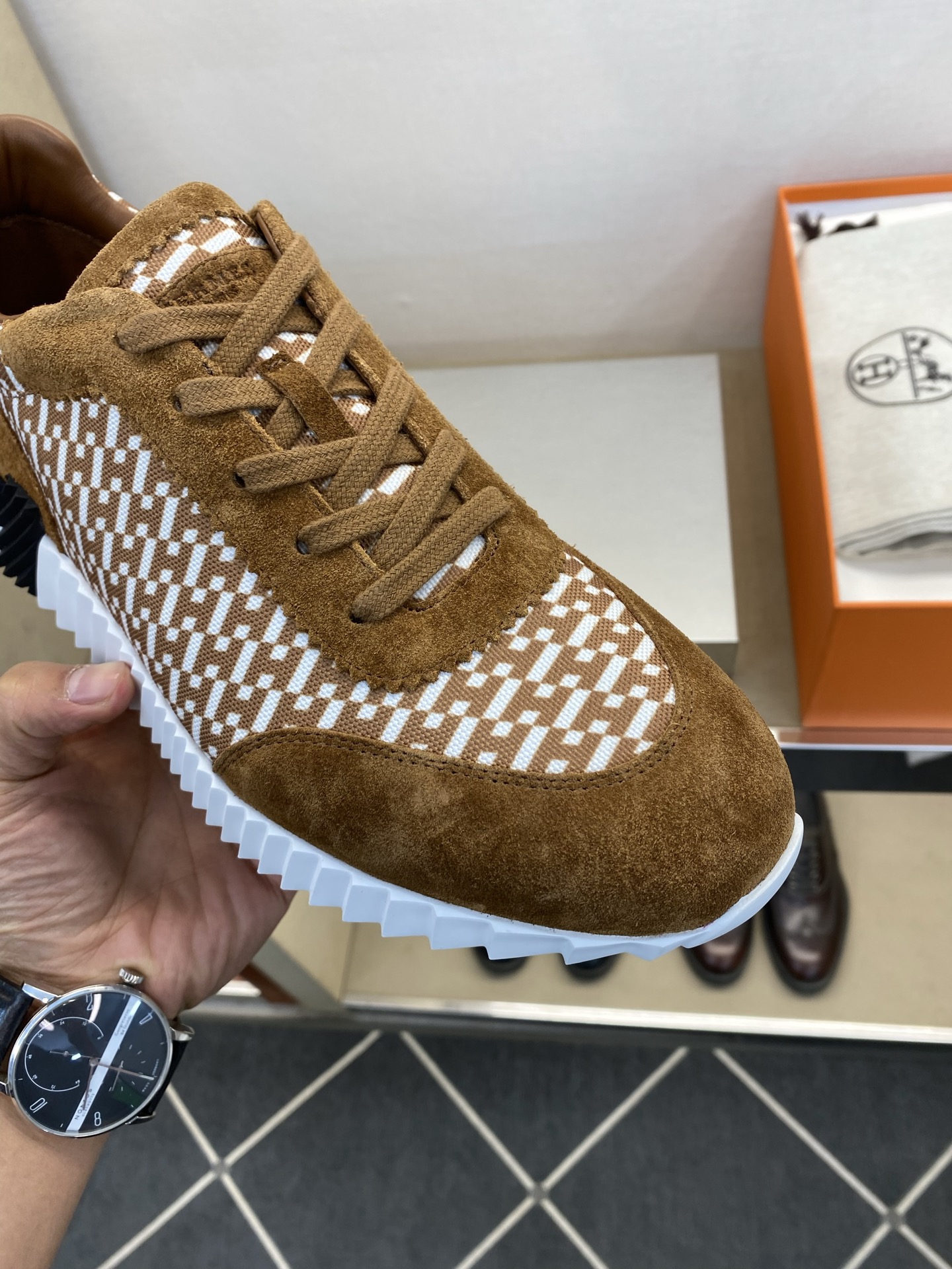 ⚠️【HMS＊】⚠️男士经典运动鞋⚠️正码：39－44⚠️超轻盈舒适！🐂货！顶级手工艺[强]💯💯经典简约
