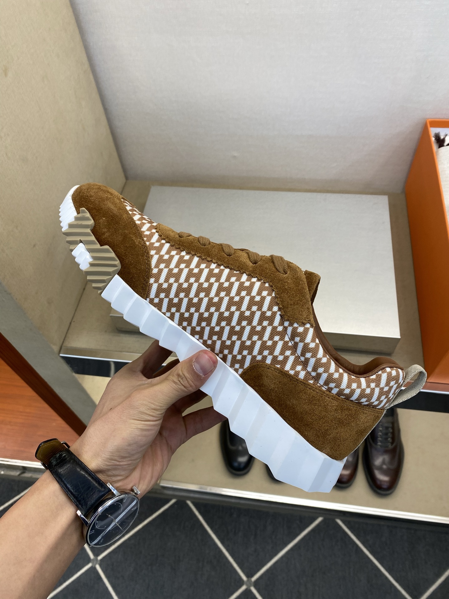 ⚠️【HMS＊】⚠️男士经典运动鞋⚠️正码：39－44⚠️超轻盈舒适！🐂货！顶级手工艺[强]💯💯经典简约