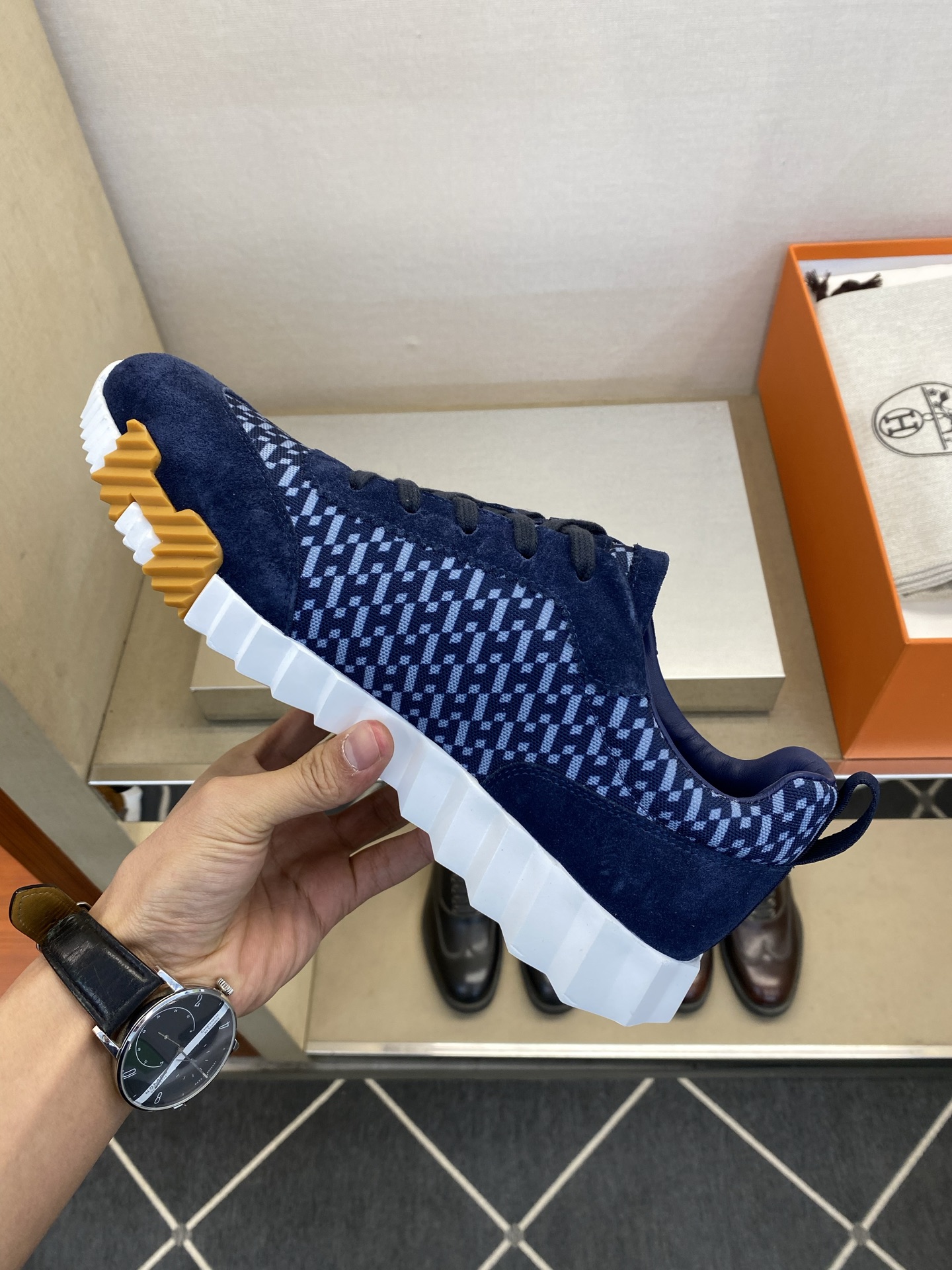 ⚠️【HMS＊】⚠️男士经典运动鞋⚠️正码：39－44⚠️超轻盈舒适！🐂货！顶级手工艺[强]💯💯经典简约