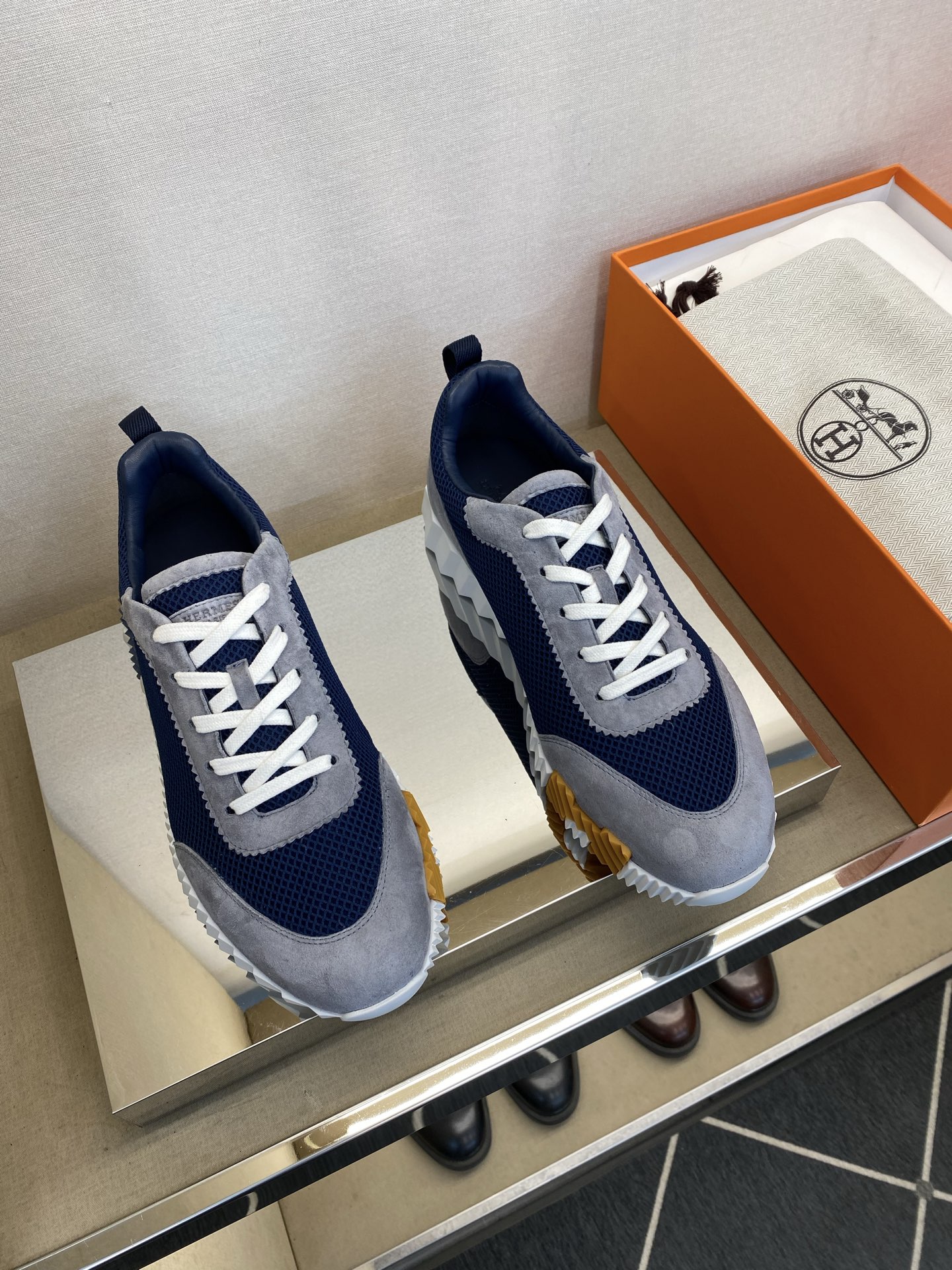 NO:778157,【HMS＊】Men's classic sneakers, regular sizes 39-44, super light and comfortable!  goods!  Top craftsmanship [strong] classic simple design!  The surface is made of cow's milk with high-density nylon color printing (super texture and feel), and the inner calfskin is padded!  Latex rebound pad, super resilient texture!  [Steel stamped midsole] Rubber foam anti-slip outsole!  !  Super comfortable!  38, 45, 46 custom-made, non-refundable, sneakers, cowhide19860909【HMS＊】 男士经典运动鞋 正码39－44 超轻盈舒适！货！顶级手工艺[强]经典简约设计！面牛猄配高密尼龙彩印(超强质感、手感),内里小牛皮附垫！乳胶回力垫,回弹质感超强！［中底带钢印］橡胶化泡防滑大底！！超强舒适感！38,45,46定做不退换,,sneakers,cowhide,Men's shoes