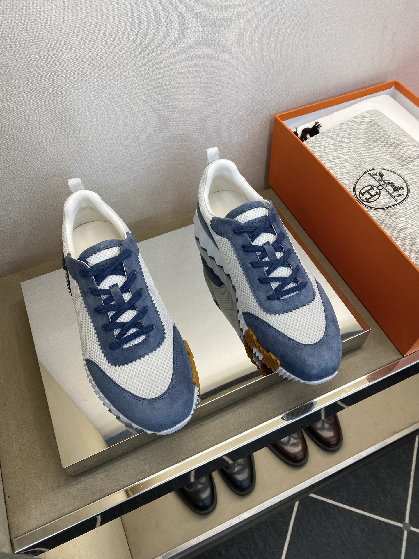 NO:704981,【HMS＊】Men's classic sneakers, regular sizes 39-44, super light and comfortable!  goods!  Top craftsmanship [strong] classic simple design!  The surface is made of cow's milk with high-density nylon color printing (super texture and feel), and the inner calfskin is padded!  Latex rebound pad, super resilient texture!  [Steel stamped midsole] Rubber foam anti-slip outsole!  !  Super comfortable!  38, 45, 46 custom-made, non-refundable, sneakers, cowhide19860909【HMS＊】 男士经典运动鞋 正码39－44 超轻盈舒适！货！顶级手工艺[强]经典简约设计！面牛猄配高密尼龙彩印(超强质感、手感),内里小牛皮附垫！乳胶回力垫,回弹质感超强！［中底带钢印］橡胶化泡防滑大底！！超强舒适感！38,45,46定做不退换,,sneakers,cowhide,Men's shoes