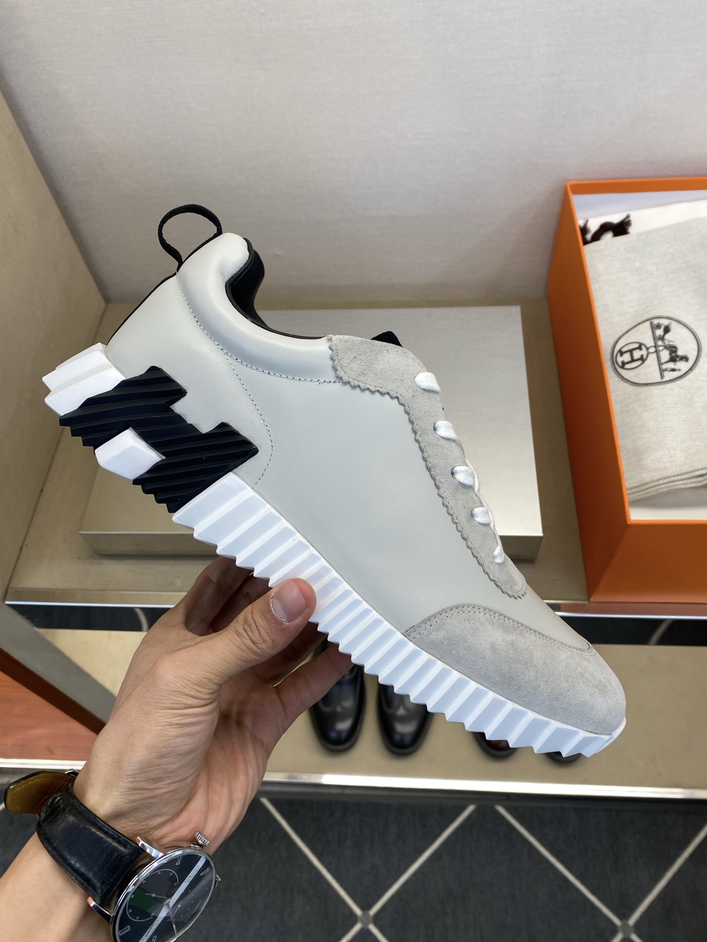 ⚠️【HMS＊】⚠️男士经典运动鞋⚠️正码：39－44⚠️超轻盈舒适！🐂货！顶级手工艺[强]💯💯经典简约