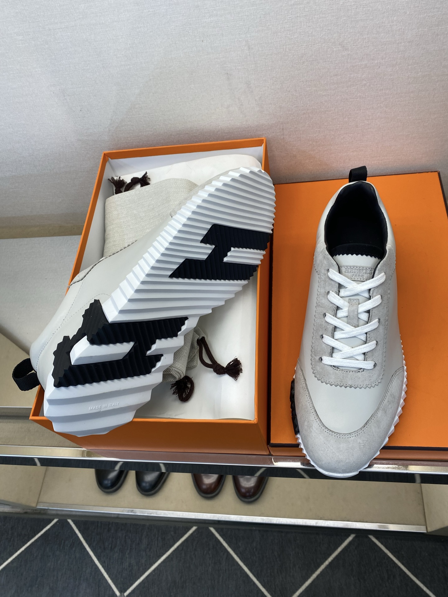⚠️【HMS＊】⚠️男士经典运动鞋⚠️正码：39－44⚠️超轻盈舒适！🐂货！顶级手工艺[强]💯💯经典简约