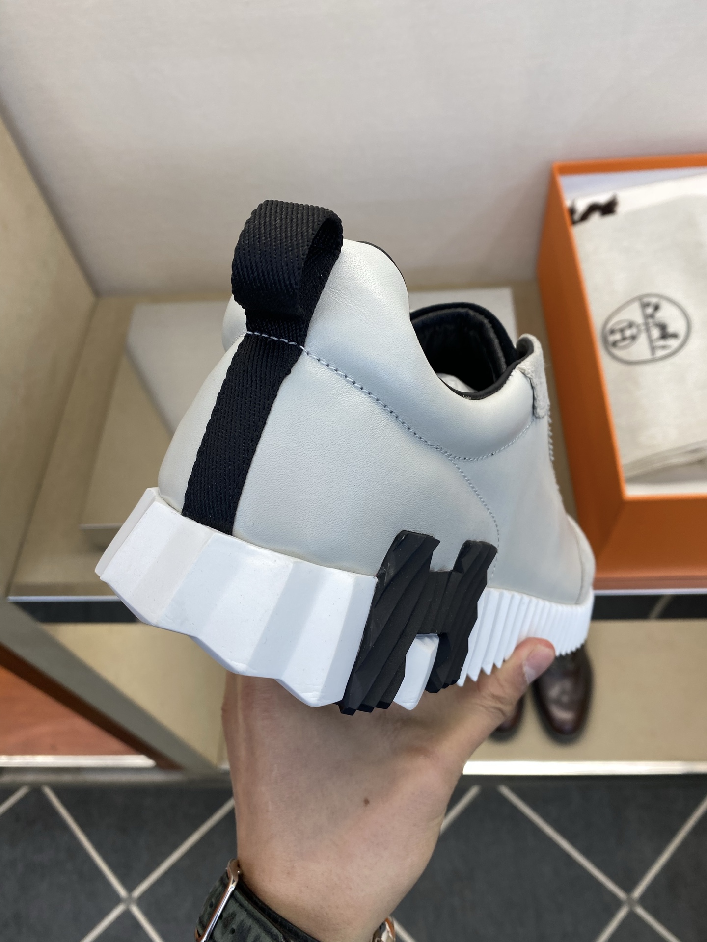 ⚠️【HMS＊】⚠️男士经典运动鞋⚠️正码：39－44⚠️超轻盈舒适！🐂货！顶级手工艺[强]💯💯经典简约