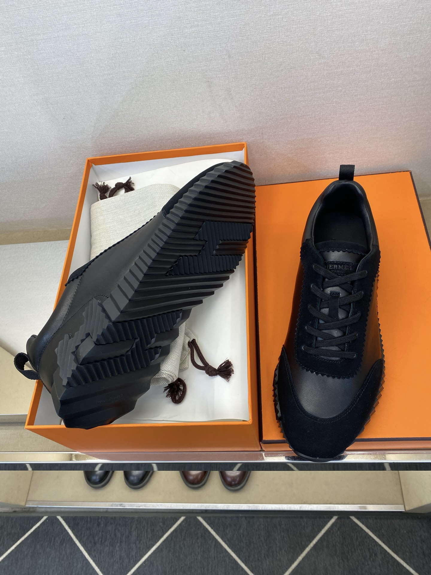 ⚠️【HMS＊】⚠️男士经典运动鞋⚠️正码：39－44⚠️超轻盈舒适！🐂货！顶级手工艺[强]💯💯经典简约