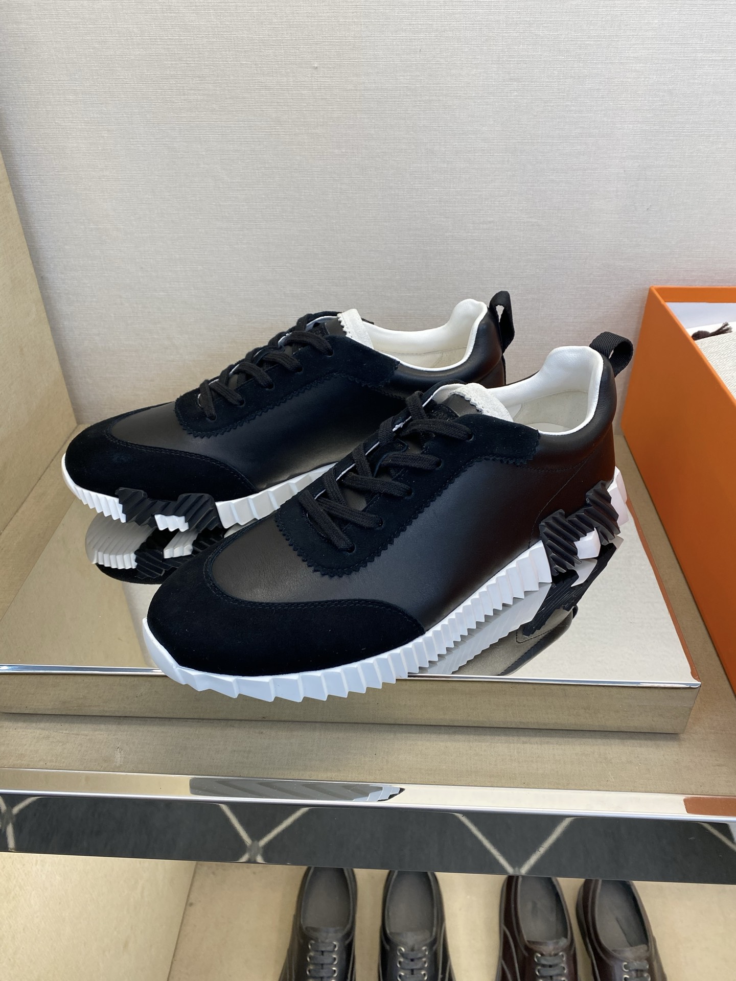 ⚠️【HMS＊】⚠️男士经典运动鞋⚠️正码：39－44⚠️超轻盈舒适！🐂货！顶级手工艺[强]💯💯经典简约