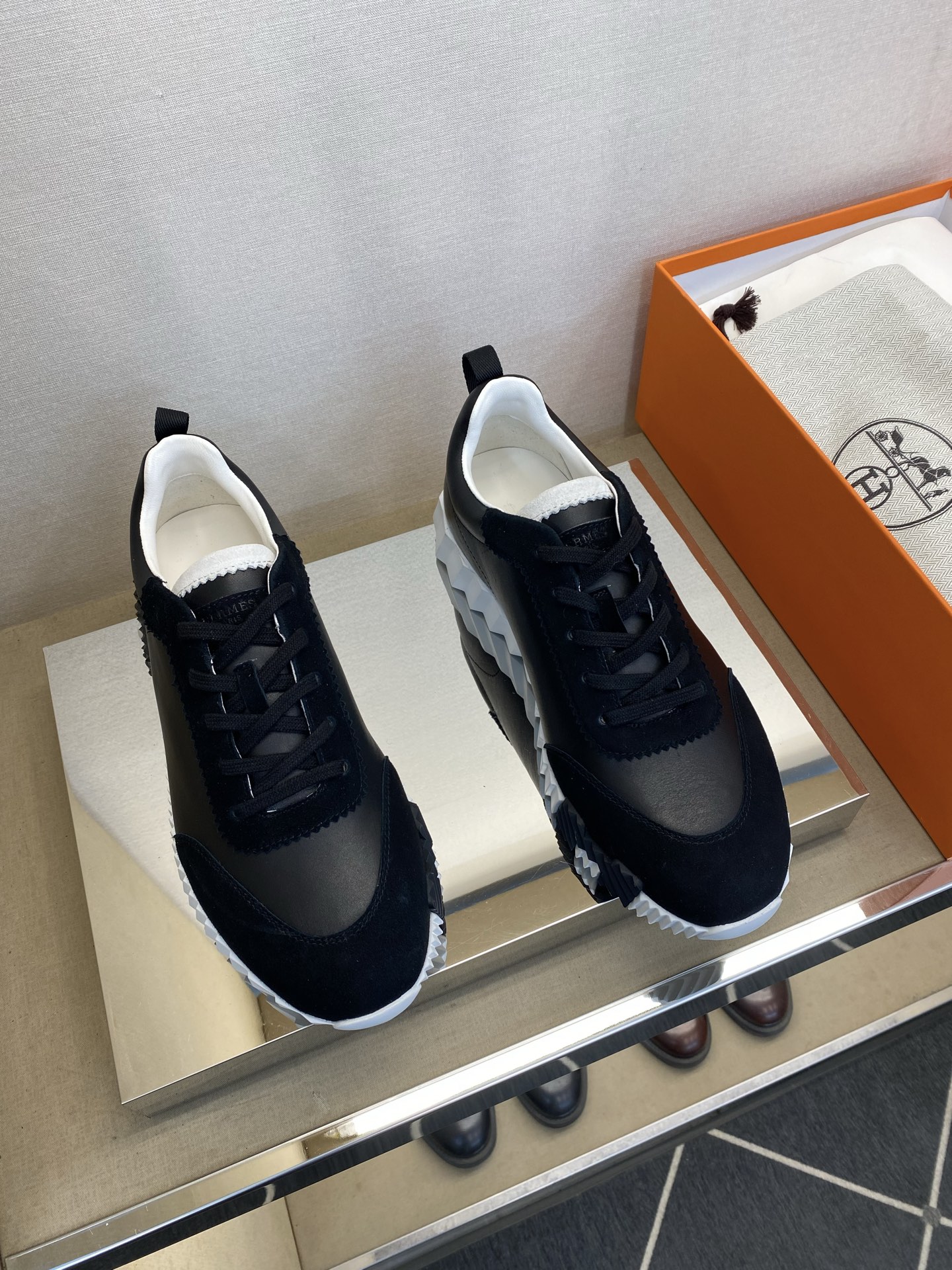 ⚠️【HMS＊】⚠️男士经典运动鞋⚠️正码：39－44⚠️超轻盈舒适！🐂货！顶级手工艺[强]💯💯经典简约
