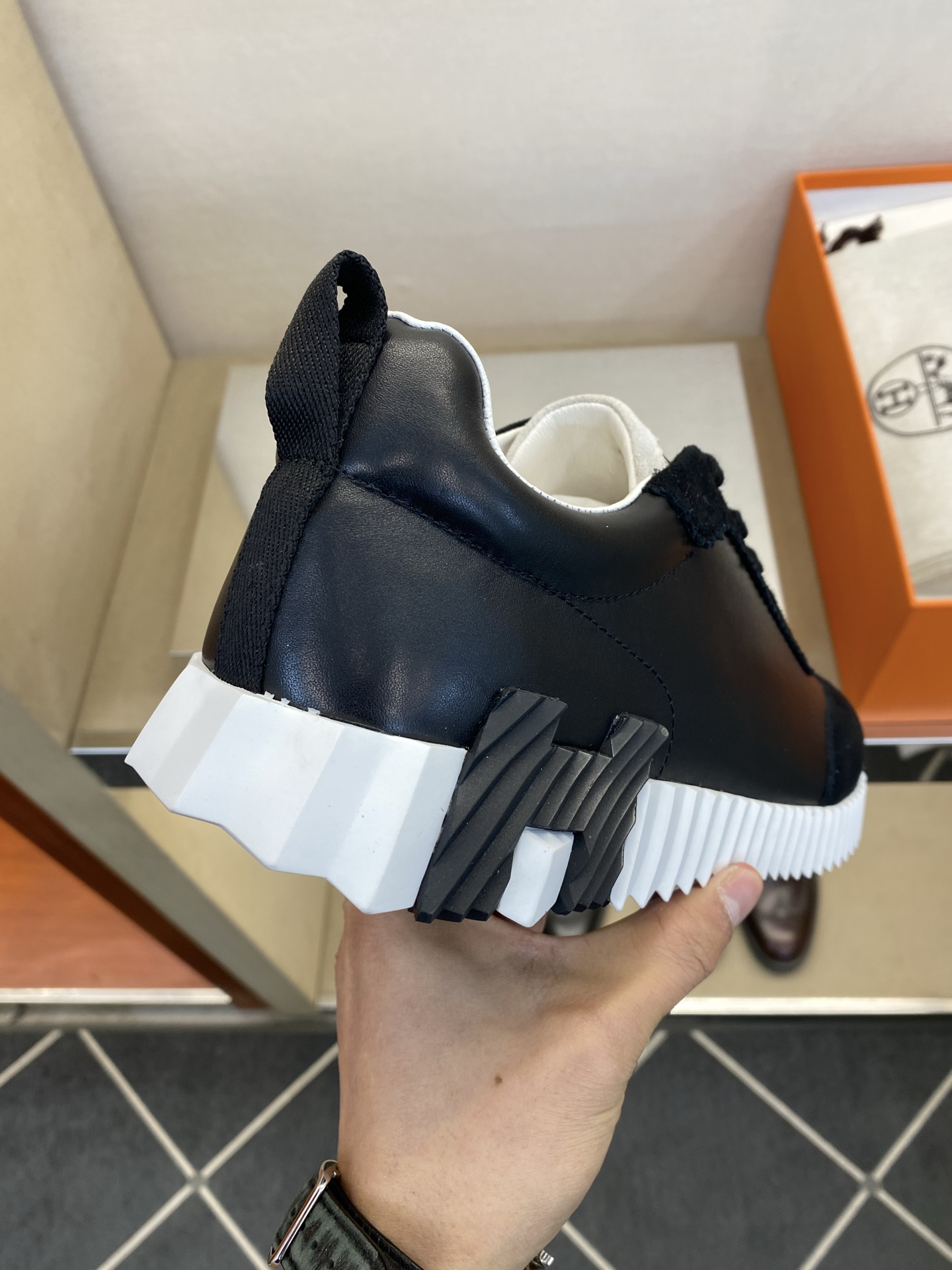 ⚠️【HMS＊】⚠️男士经典运动鞋⚠️正码：39－44⚠️超轻盈舒适！🐂货！顶级手工艺[强]💯💯经典简约