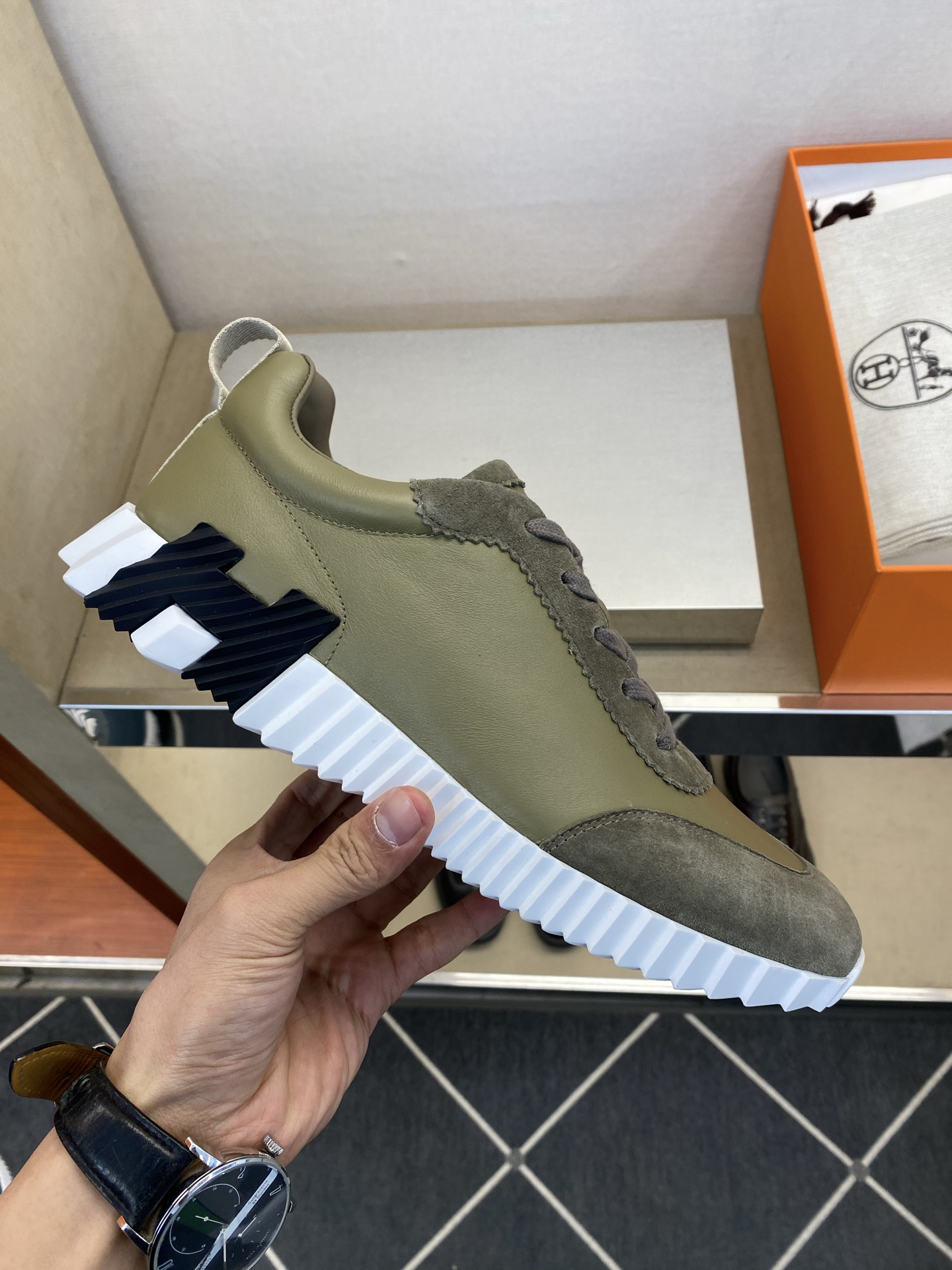 ⚠️【HMS＊】⚠️男士经典运动鞋⚠️正码：39－44⚠️超轻盈舒适！🐂货！顶级手工艺[强]💯💯经典简约