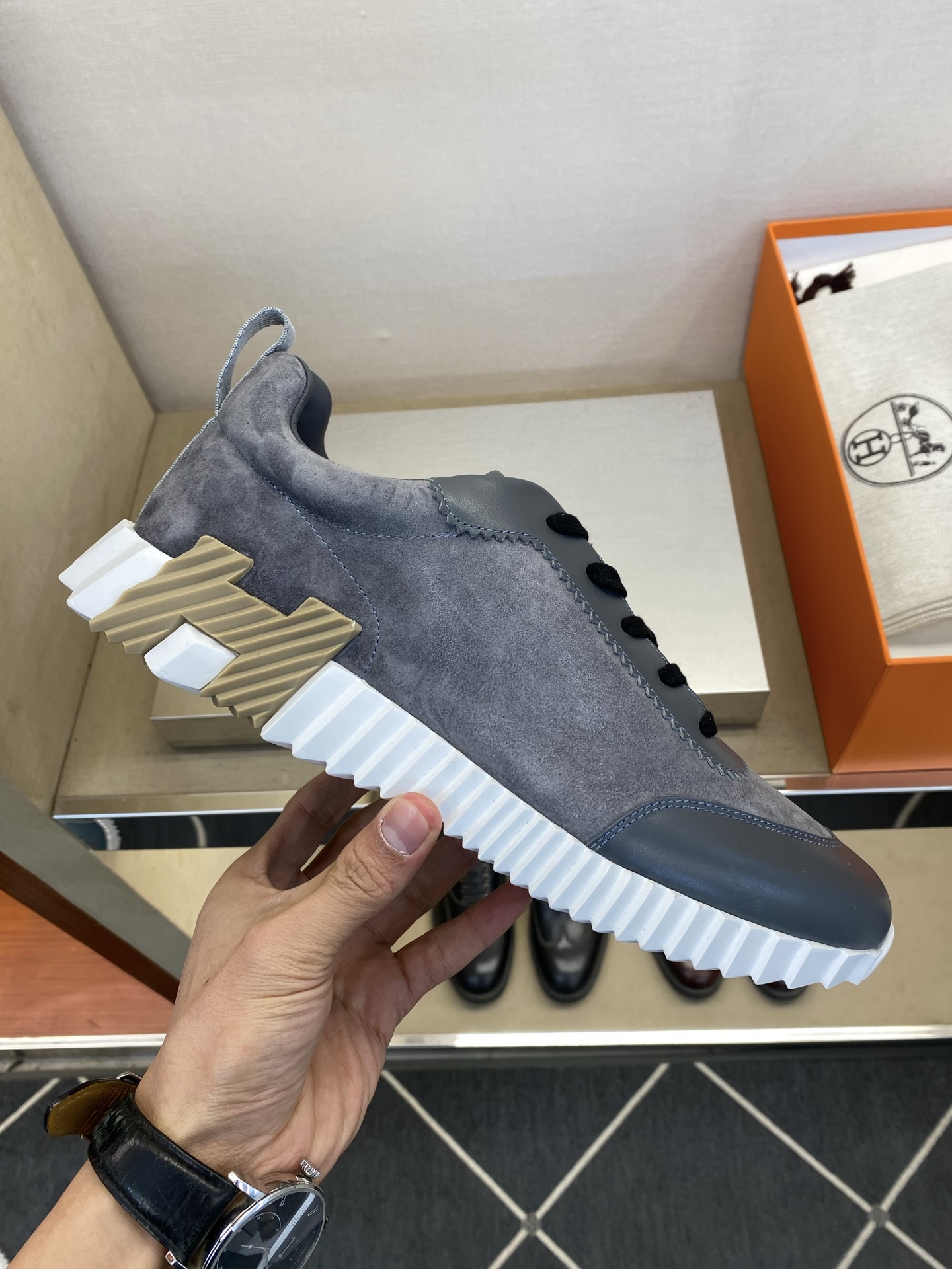 ⚠️【HMS＊】⚠️男士经典运动鞋⚠️正码：39－44⚠️超轻盈舒适！🐂货！顶级手工艺[强]💯💯经典简约