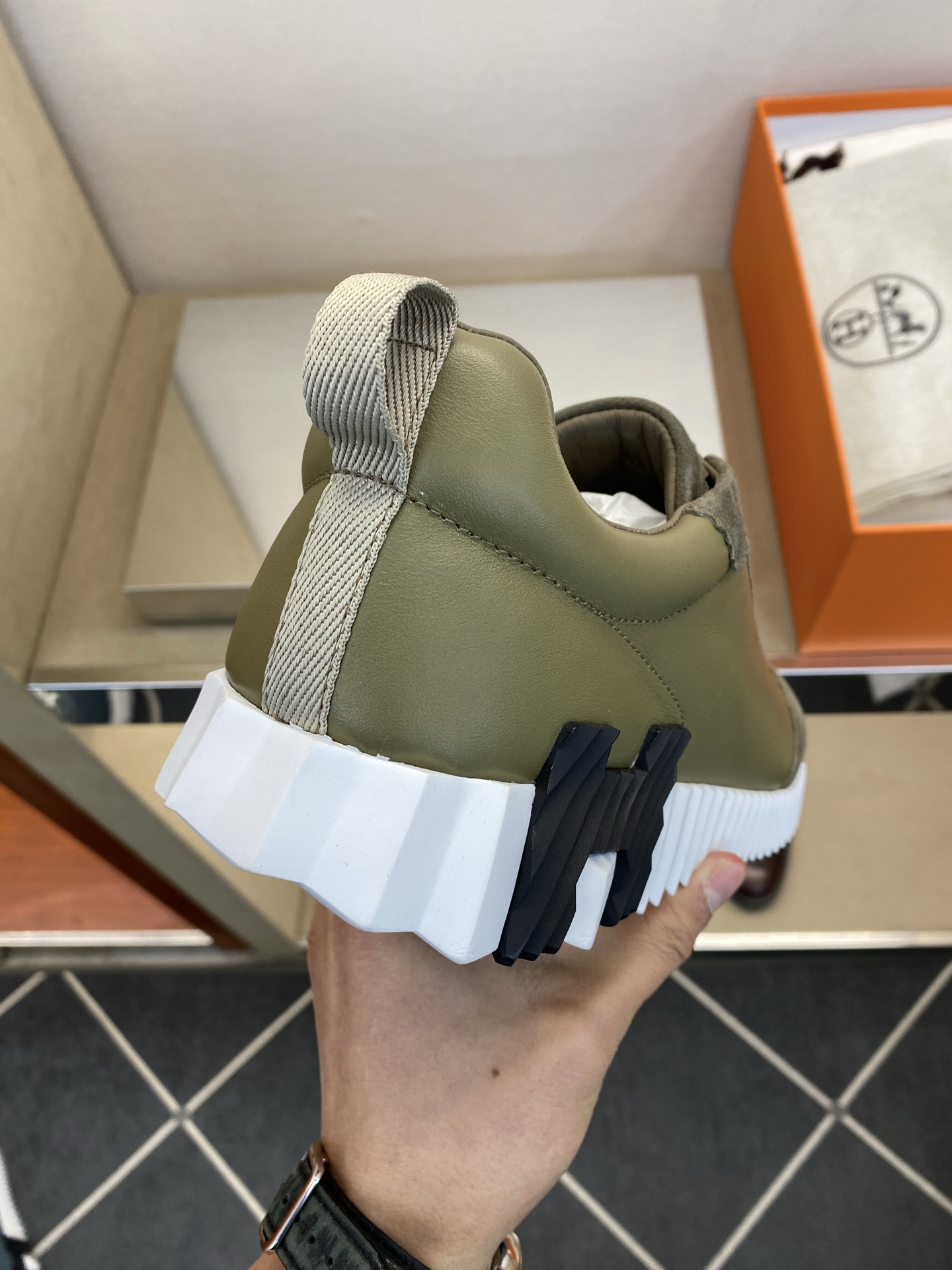 ⚠️【HMS＊】⚠️男士经典运动鞋⚠️正码：39－44⚠️超轻盈舒适！🐂货！顶级手工艺[强]💯💯经典简约
