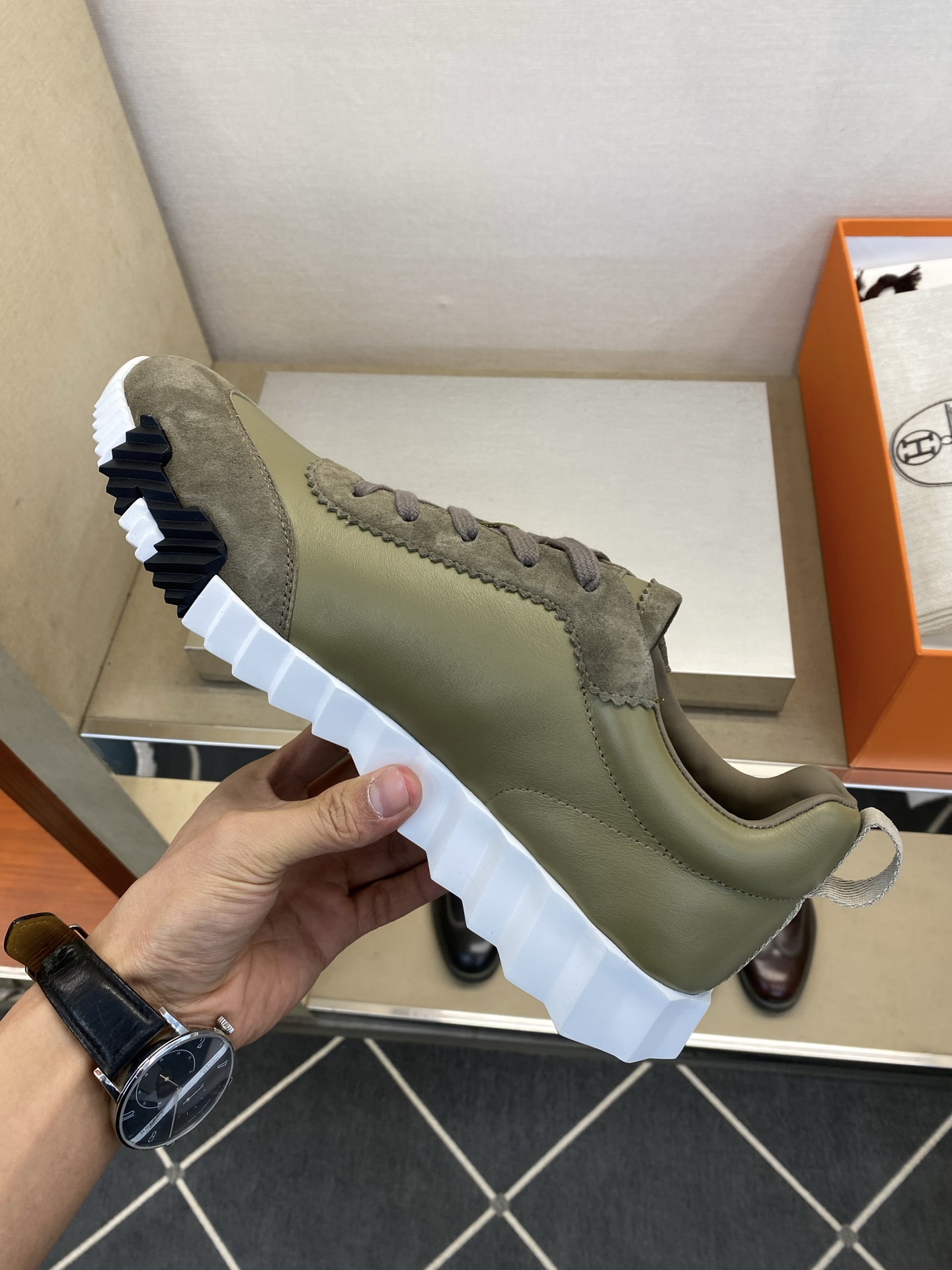 ⚠️【HMS＊】⚠️男士经典运动鞋⚠️正码：39－44⚠️超轻盈舒适！🐂货！顶级手工艺[强]💯💯经典简约