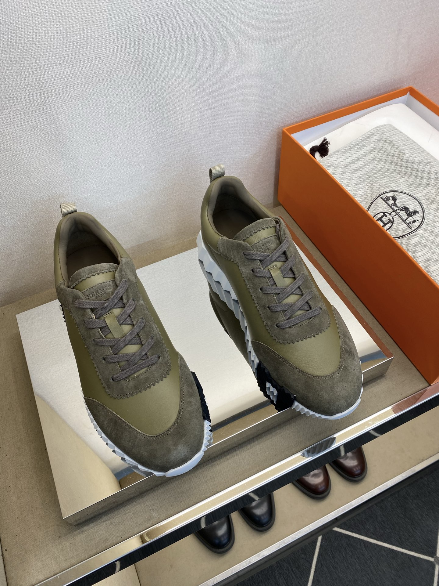 ⚠️【HMS＊】⚠️男士经典运动鞋⚠️正码：39－44⚠️超轻盈舒适！🐂货！顶级手工艺[强]💯💯经典简约