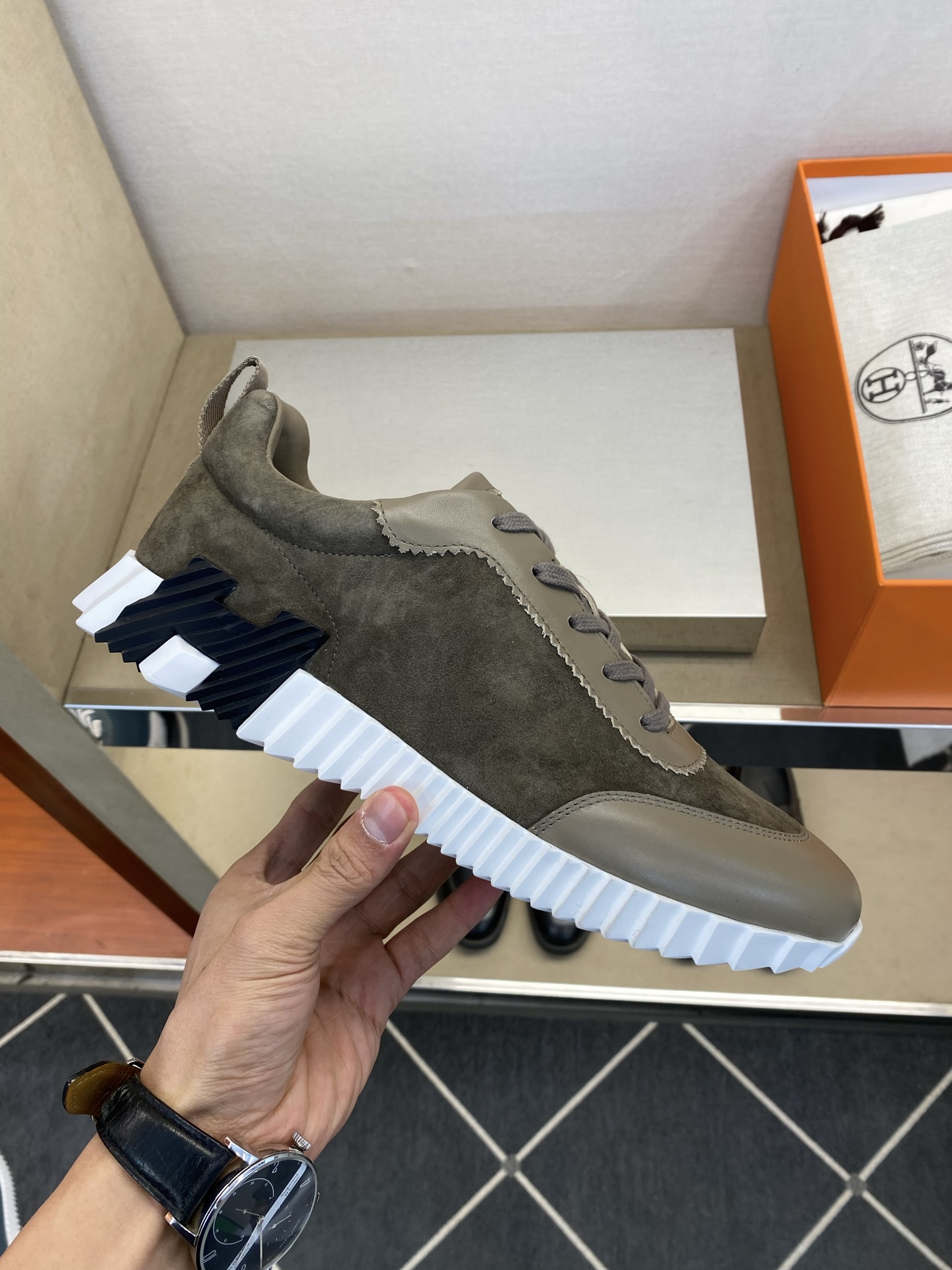 ⚠️【HMS＊】⚠️男士经典运动鞋⚠️正码：39－44⚠️超轻盈舒适！🐂货！顶级手工艺[强]💯💯经典简约