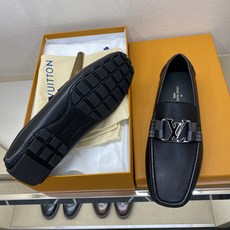 ⚠️【L*V】⚠️高端男士驾车、一脚蹬系列⚠️39一44(5一10)⚠️全料面原版荔纹牛皮!厚实柔软!全 ⚠️【L*V】⚠️高端男士驾车、一脚蹬系列⚠️39一44(5一10)⚠️全料面原版荔纹牛皮!厚实柔软!全
