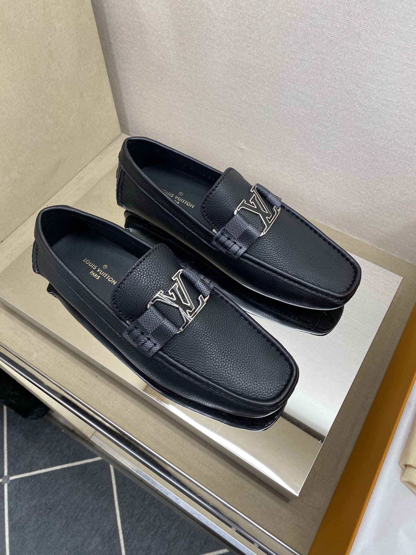 ⚠️【L*V】⚠️高端男士驾车、一脚蹬系列⚠️39一44(5一10)⚠️全料面原版荔纹牛皮!厚实柔软!全 ⚠️【L*V】⚠️高端男士驾车、一脚蹬系列⚠️39一44(5一10)⚠️全料面原版荔纹牛皮!厚实柔软!全