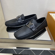 ⚠️【L*V】⚠️高端男士驾车、一脚蹬系列⚠️39一44(5一10)⚠️全料面原版荔纹牛皮!厚实柔软!全 ⚠️【L*V】⚠️高端男士驾车、一脚蹬系列⚠️39一44(5一10)⚠️全料面原版荔纹牛皮!厚实柔软!全