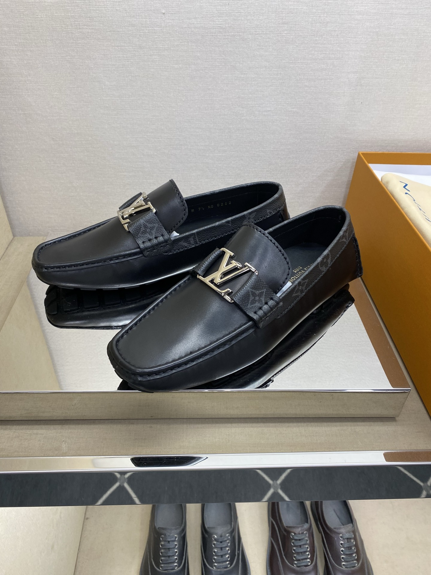 ⚠️【L*V】⚠️高端男士驾车、一脚蹬系列⚠️39一44(5一10)⚠️全料面原版荔纹牛皮!厚实柔软!全 ⚠️【L*V】⚠️高端男士驾车、一脚蹬系列⚠️39一44(5一10)⚠️全料面原版荔纹牛皮!厚实柔软!全