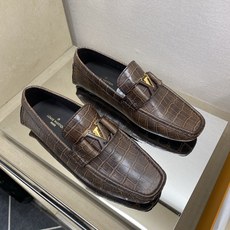 ⚠️【L*V】⚠️高端男士驾车、一脚蹬系列⚠️39一44(5一10)⚠️全料面原版荔纹牛皮!厚实柔软!全 ⚠️【L*V】⚠️高端男士驾车、一脚蹬系列⚠️39一44(5一10)⚠️全料面原版荔纹牛皮!厚实柔软!全