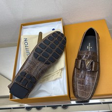 ⚠️【L*V】⚠️高端男士驾车、一脚蹬系列⚠️39一44(5一10)⚠️全料面原版荔纹牛皮!厚实柔软!全 ⚠️【L*V】⚠️高端男士驾车、一脚蹬系列⚠️39一44(5一10)⚠️全料面原版荔纹牛皮!厚实柔软!全