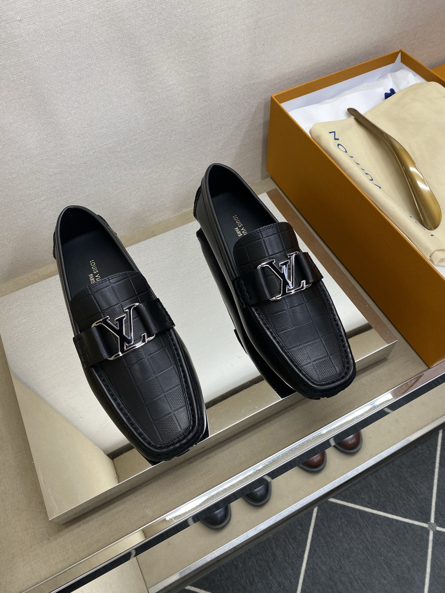 ⚠️【L＊V】⚠️高端男士驾车、一脚蹬系列⚠️39一44(5一10)⚠️全料面原版荔纹牛皮！厚实柔软！全
