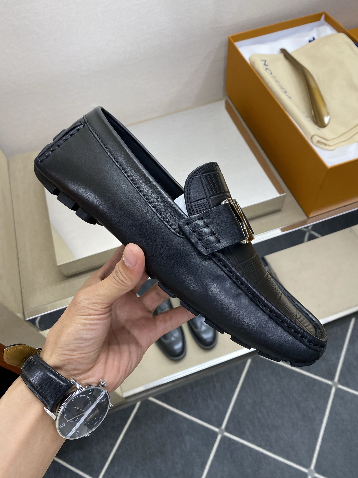 ⚠️【L*V】⚠️高端男士驾车、一脚蹬系列⚠️39一44(5一10)⚠️全料面原版荔纹牛皮!厚实柔软!全 ⚠️【L*V】⚠️高端男士驾车、一脚蹬系列⚠️39一44(5一10)⚠️全料面原版荔纹牛皮!厚实柔软!全