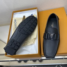 ⚠️【L*V】⚠️高端男士驾车、一脚蹬系列⚠️39一44(5一10)⚠️全料面原版荔纹牛皮!厚实柔软!全 ⚠️【L*V】⚠️高端男士驾车、一脚蹬系列⚠️39一44(5一10)⚠️全料面原版荔纹牛皮!厚实柔软!全