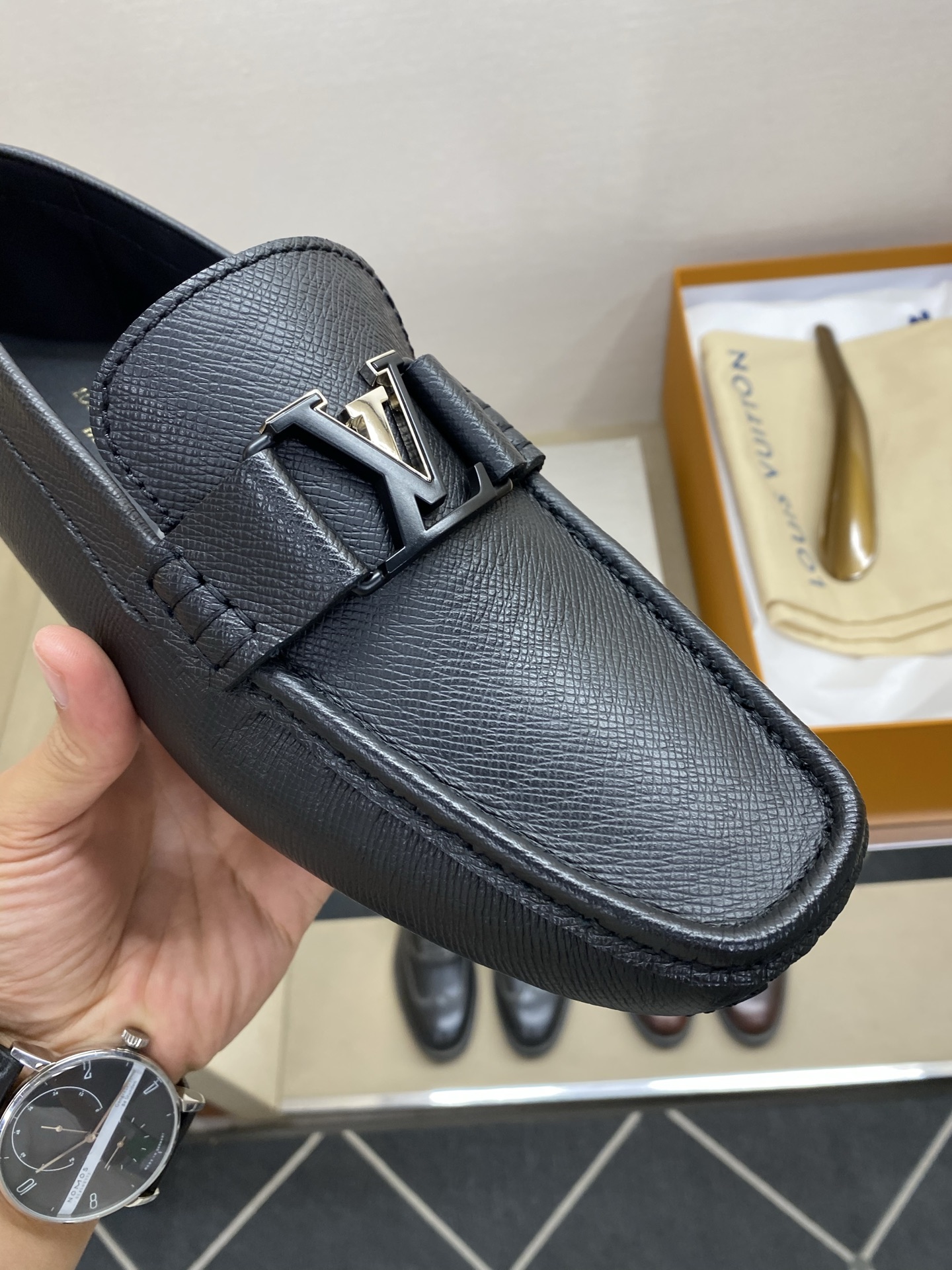 ⚠️【L*V】⚠️高端男士驾车、一脚蹬系列⚠️39一44(5一10)⚠️全料面原版荔纹牛皮!厚实柔软!全 ⚠️【L*V】⚠️高端男士驾车、一脚蹬系列⚠️39一44(5一10)⚠️全料面原版荔纹牛皮!厚实柔软!全
