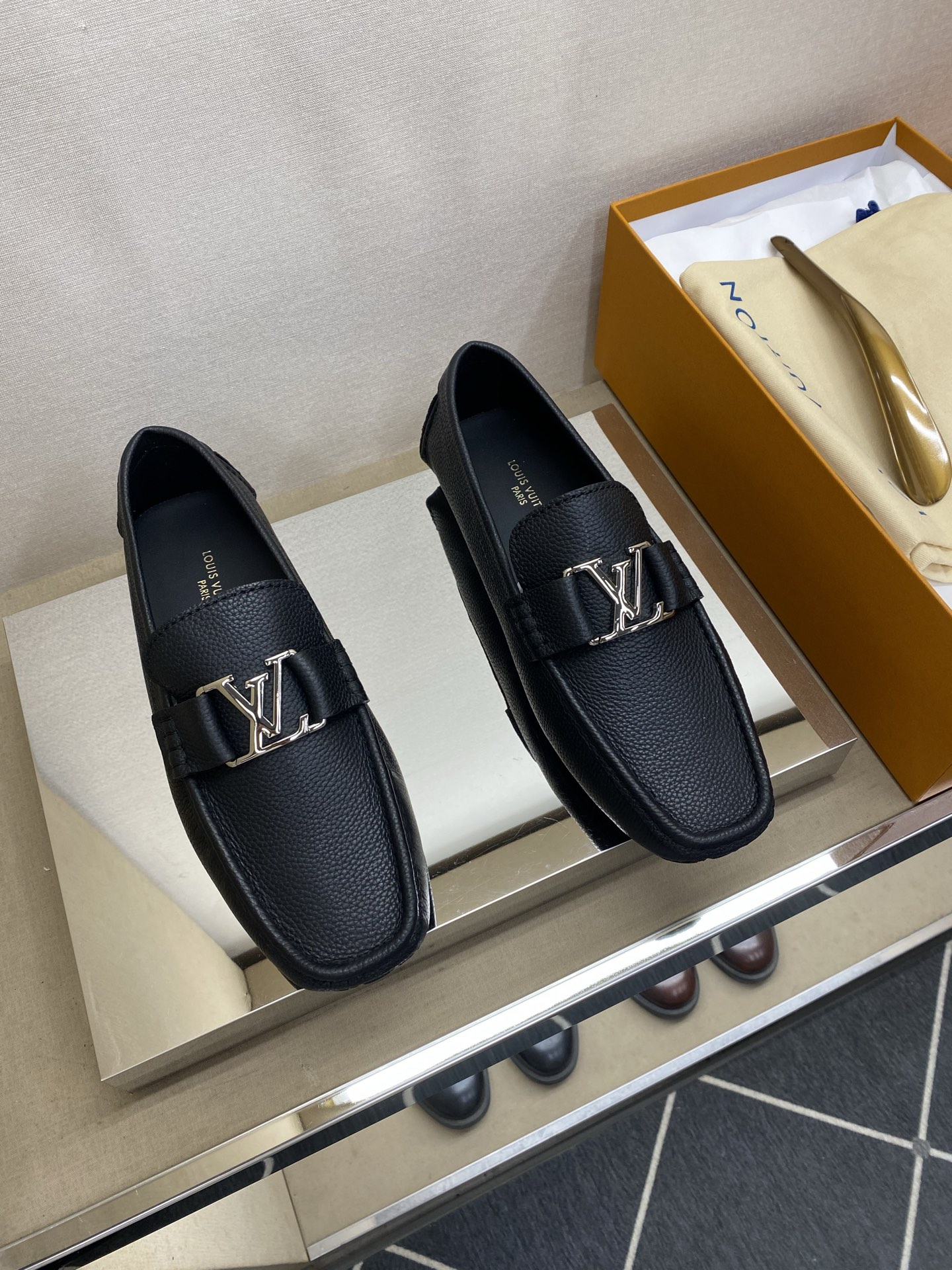 ⚠️【L＊V】⚠️高端男士驾车、一脚蹬系列⚠️39一44(5一10)⚠️全料面原版荔纹牛皮！厚实柔软！全