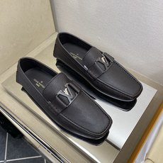 ⚠️【L*V】⚠️高端男士驾车、一脚蹬系列⚠️39一44(5一10)⚠️全料面原版荔纹牛皮!厚实柔软!全 ⚠️【L*V】⚠️高端男士驾车、一脚蹬系列⚠️39一44(5一10)⚠️全料面原版荔纹牛皮!厚实柔软!全