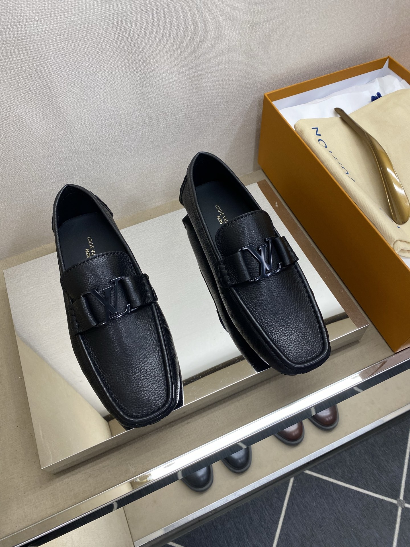⚠️【L＊V】⚠️高端男士驾车、一脚蹬系列⚠️39一44(5一10)⚠️全料面原版荔纹牛皮！厚实柔软！全