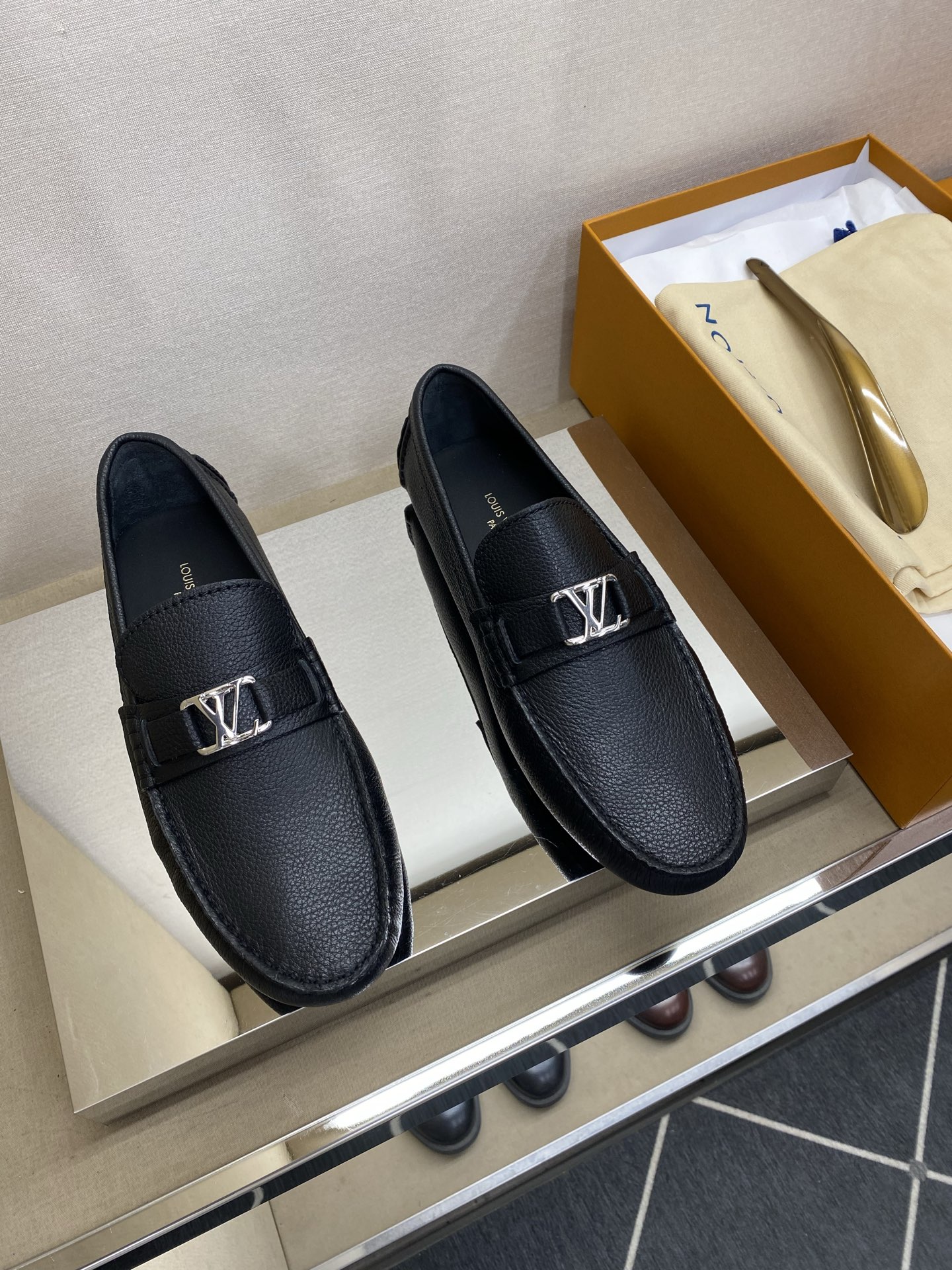 ⚠️【L＊V】⚠️高端男士驾车、一脚蹬系列⚠️39一44(5一10)⚠️全料面原版荔纹牛皮！厚实柔软！全