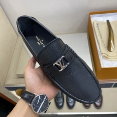 ⚠️【L*V】⚠️高端男士驾车、一脚蹬系列⚠️39一44(5一10)⚠️全料面原版荔纹牛皮!厚实柔软!全 ⚠️【L*V】⚠️高端男士驾车、一脚蹬系列⚠️39一44(5一10)⚠️全料面原版荔纹牛皮!厚实柔软!全