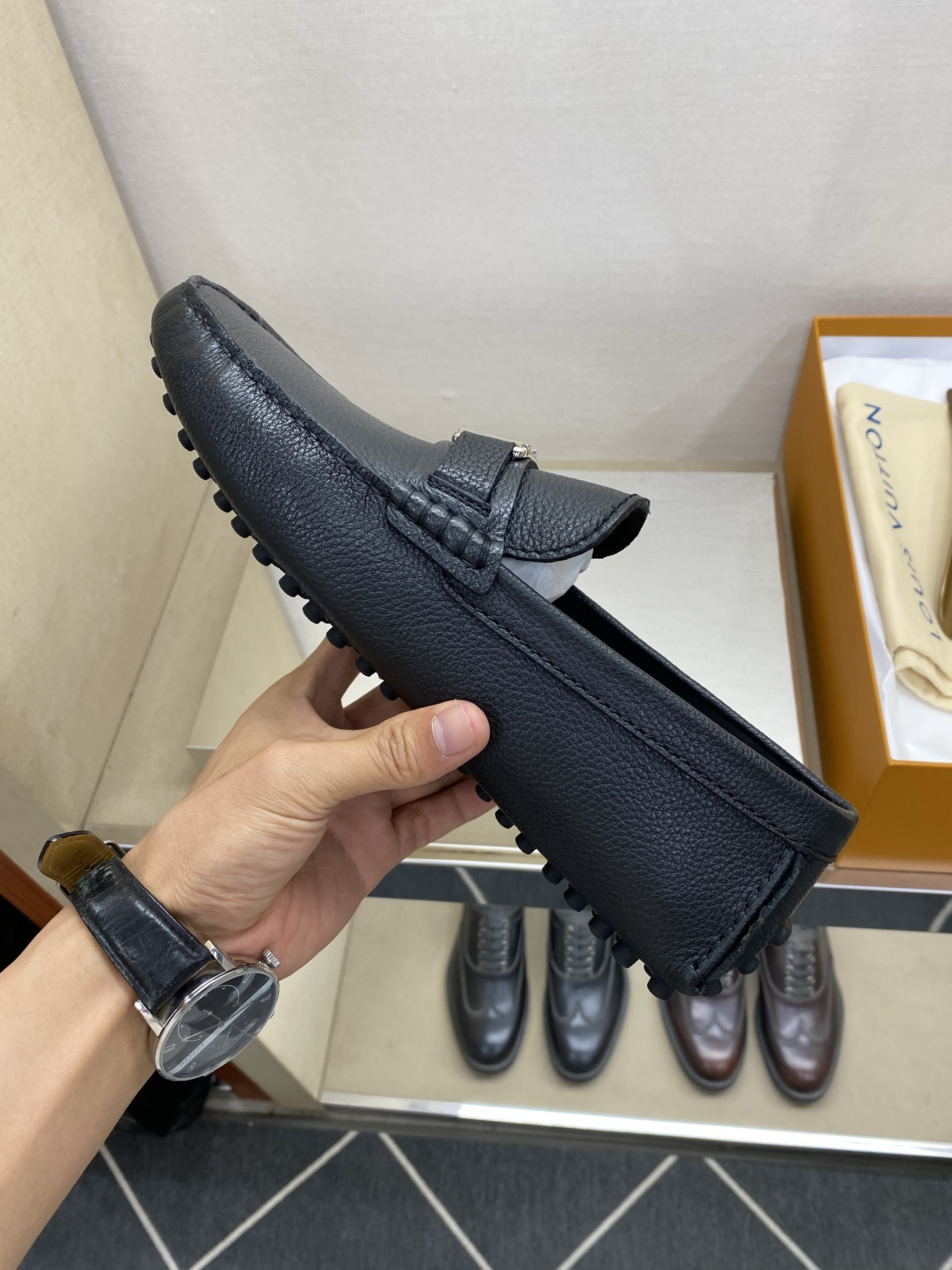⚠️【L*V】⚠️高端男士驾车、一脚蹬系列⚠️39一44(5一10)⚠️全料面原版荔纹牛皮!厚实柔软!全 ⚠️【L*V】⚠️高端男士驾车、一脚蹬系列⚠️39一44(5一10)⚠️全料面原版荔纹牛皮!厚实柔软!全