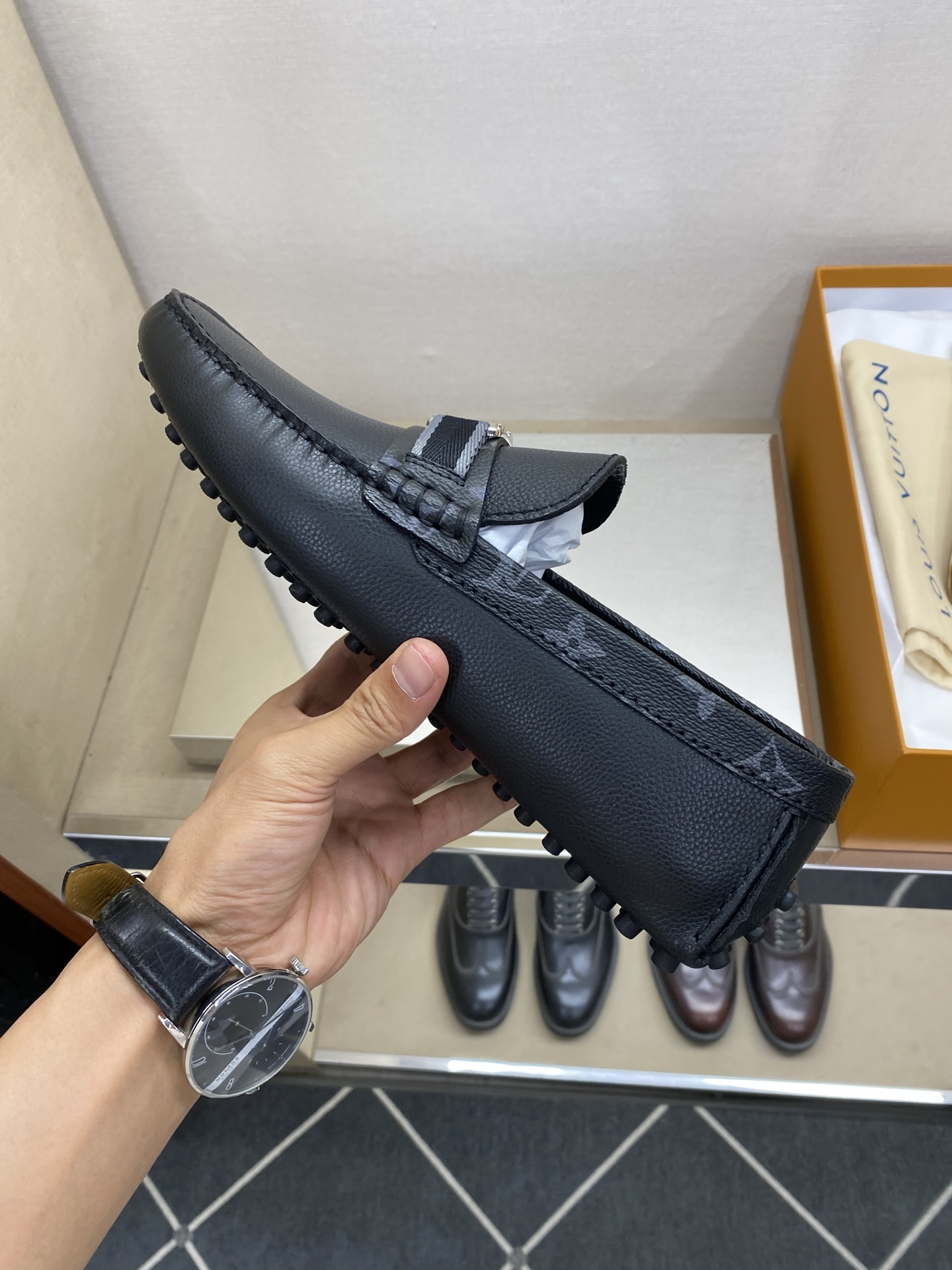 ⚠️【L＊V】⚠️高端男士驾车、一脚蹬系列⚠️39一44(5一10)⚠️全料面原版荔纹牛皮！厚实柔软！全