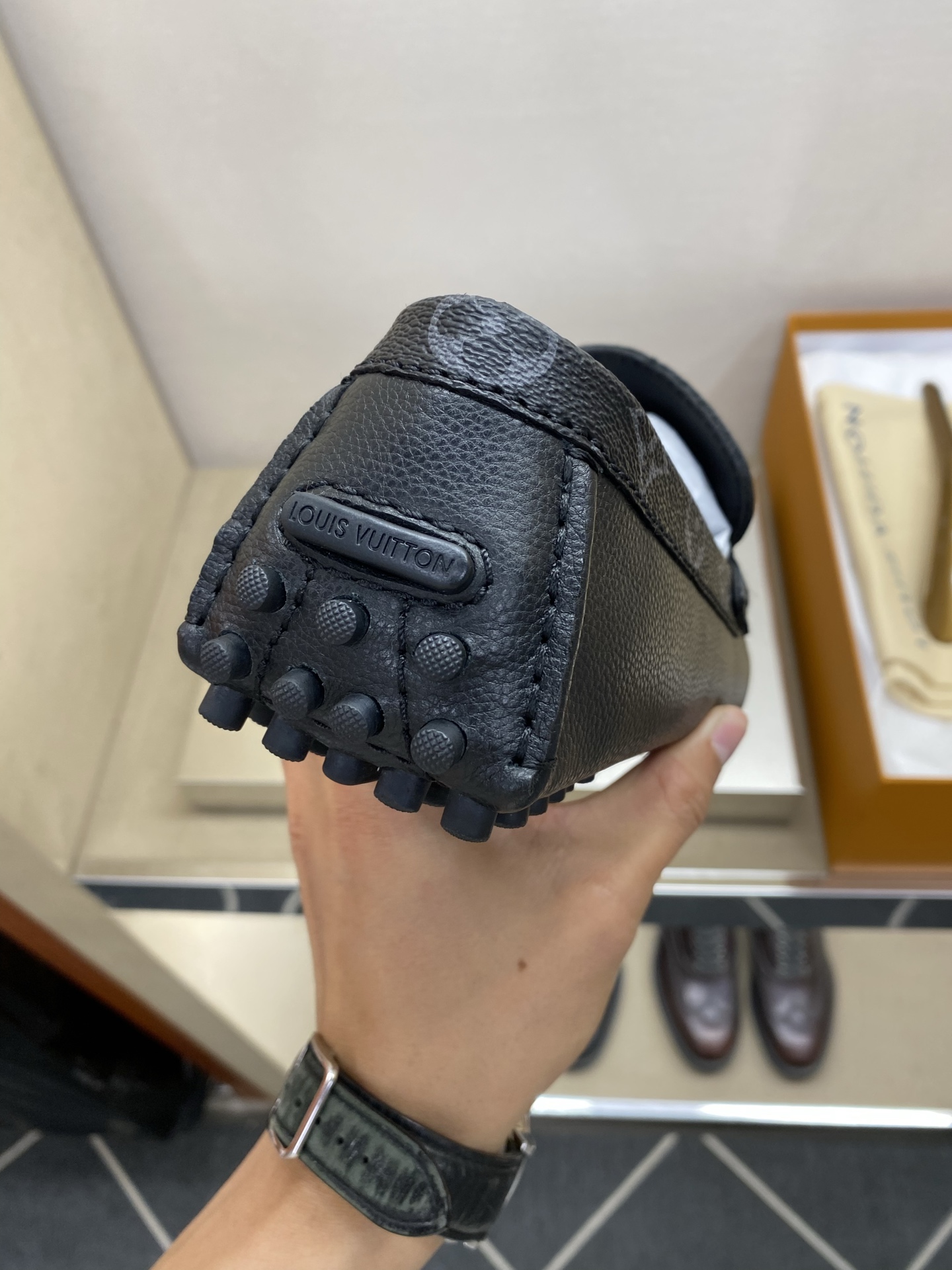 ⚠️【L＊V】⚠️高端男士驾车、一脚蹬系列⚠️39一44(5一10)⚠️全料面原版荔纹牛皮！厚实柔软！全